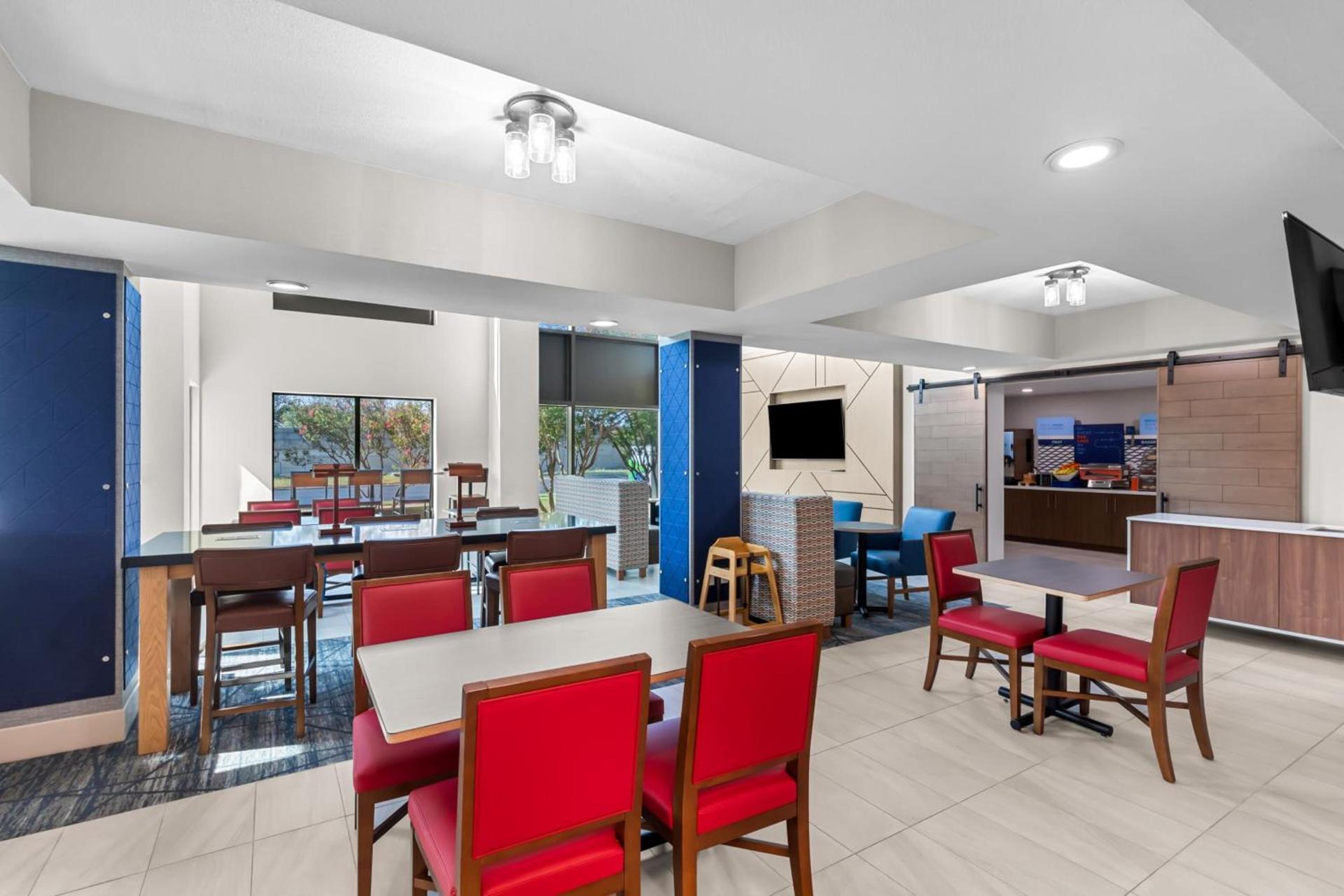 Holiday Inn Express & Suites Austin SW - Sunset Valley by IHG photo 42