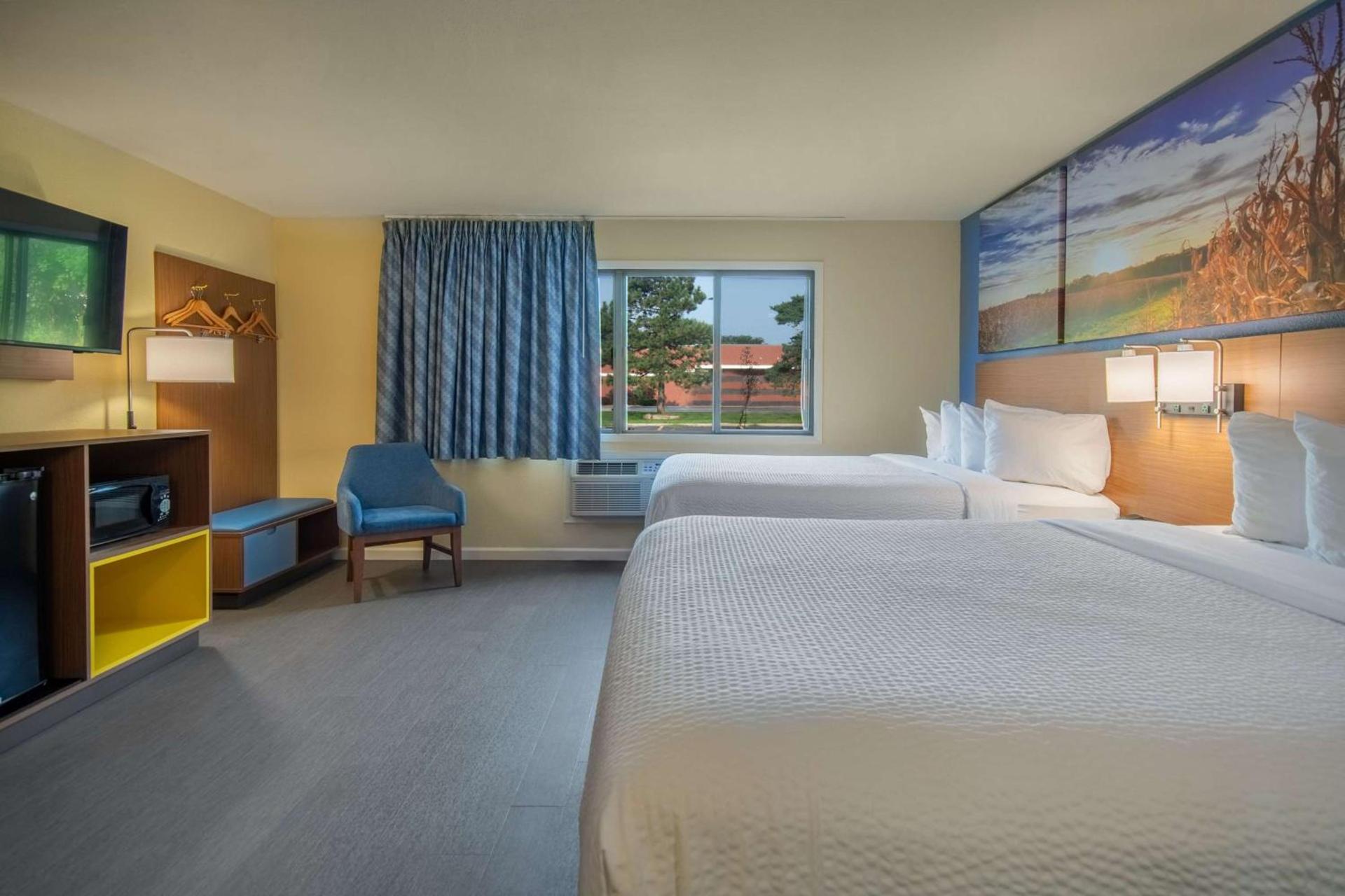 Days Inn & Suites by Wyndham Waterloo photo 32