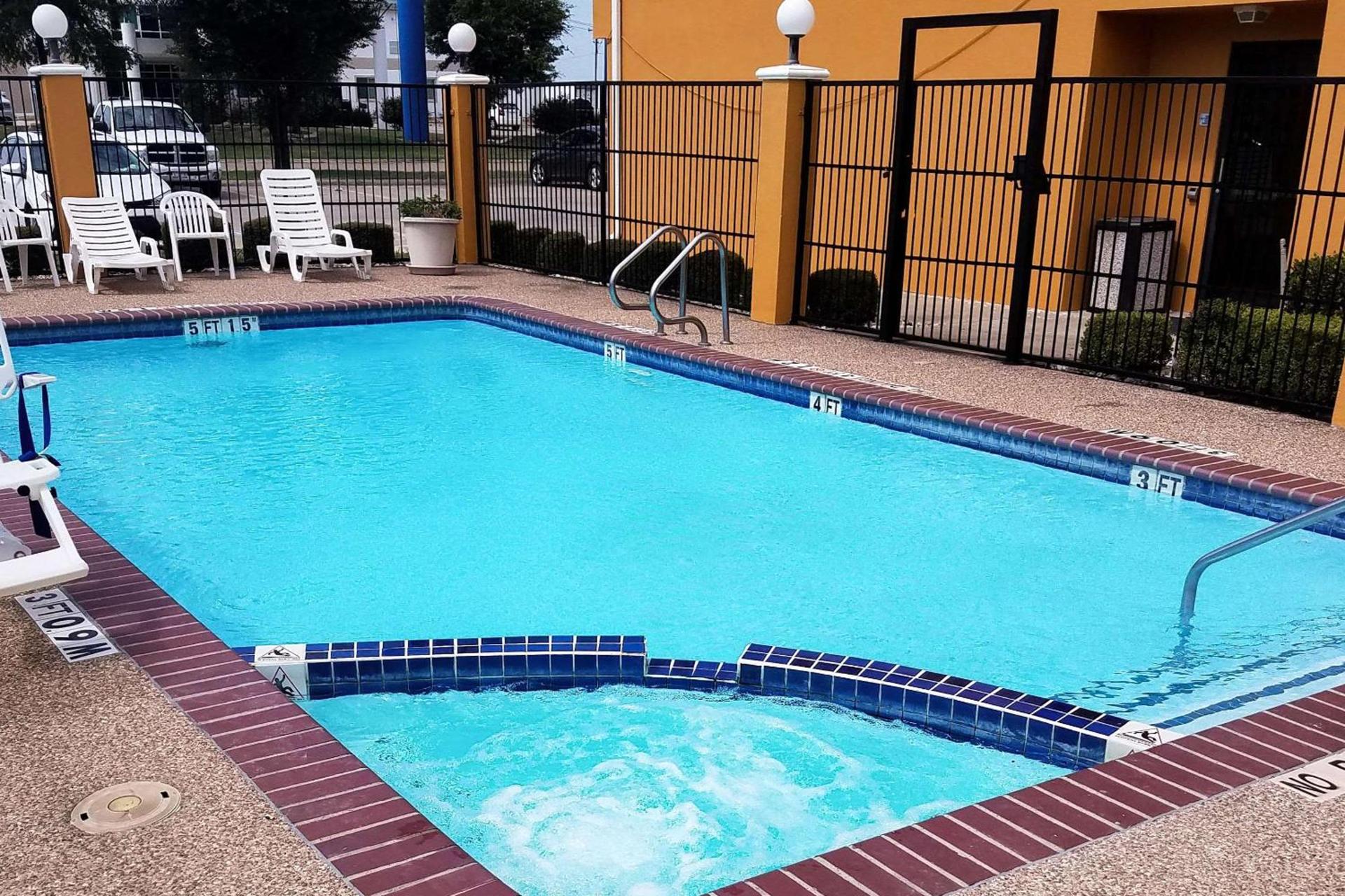 Quality Inn Hillsboro I-35 photo 13