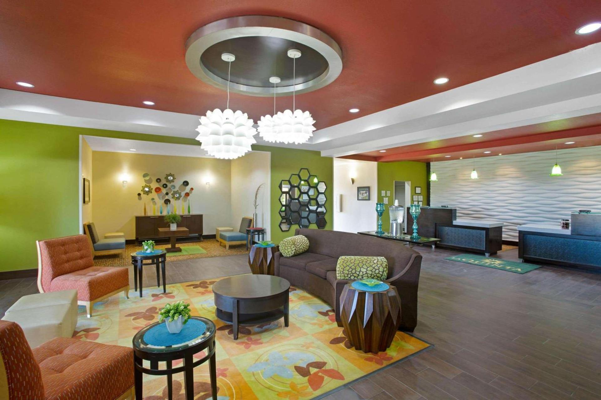 La Quinta by Wyndham Pearsall photo 3