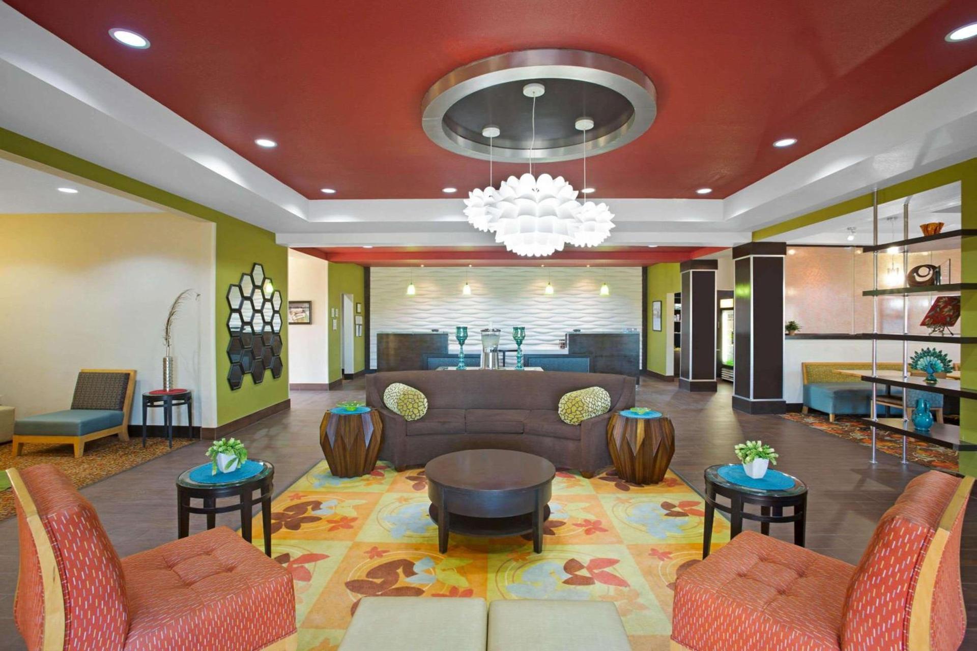 La Quinta by Wyndham Pearsall photo 4