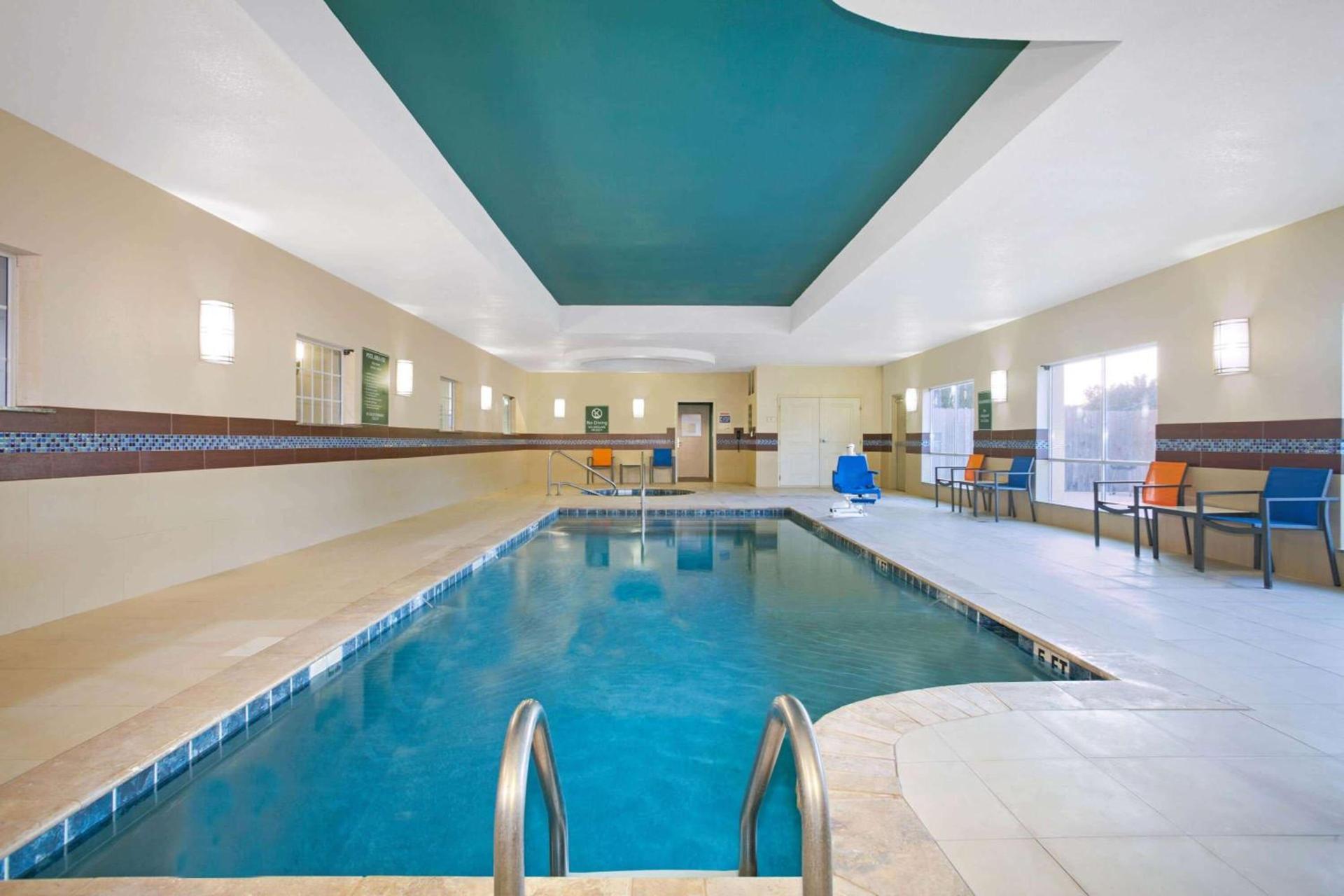 La Quinta by Wyndham Pearsall photo 6