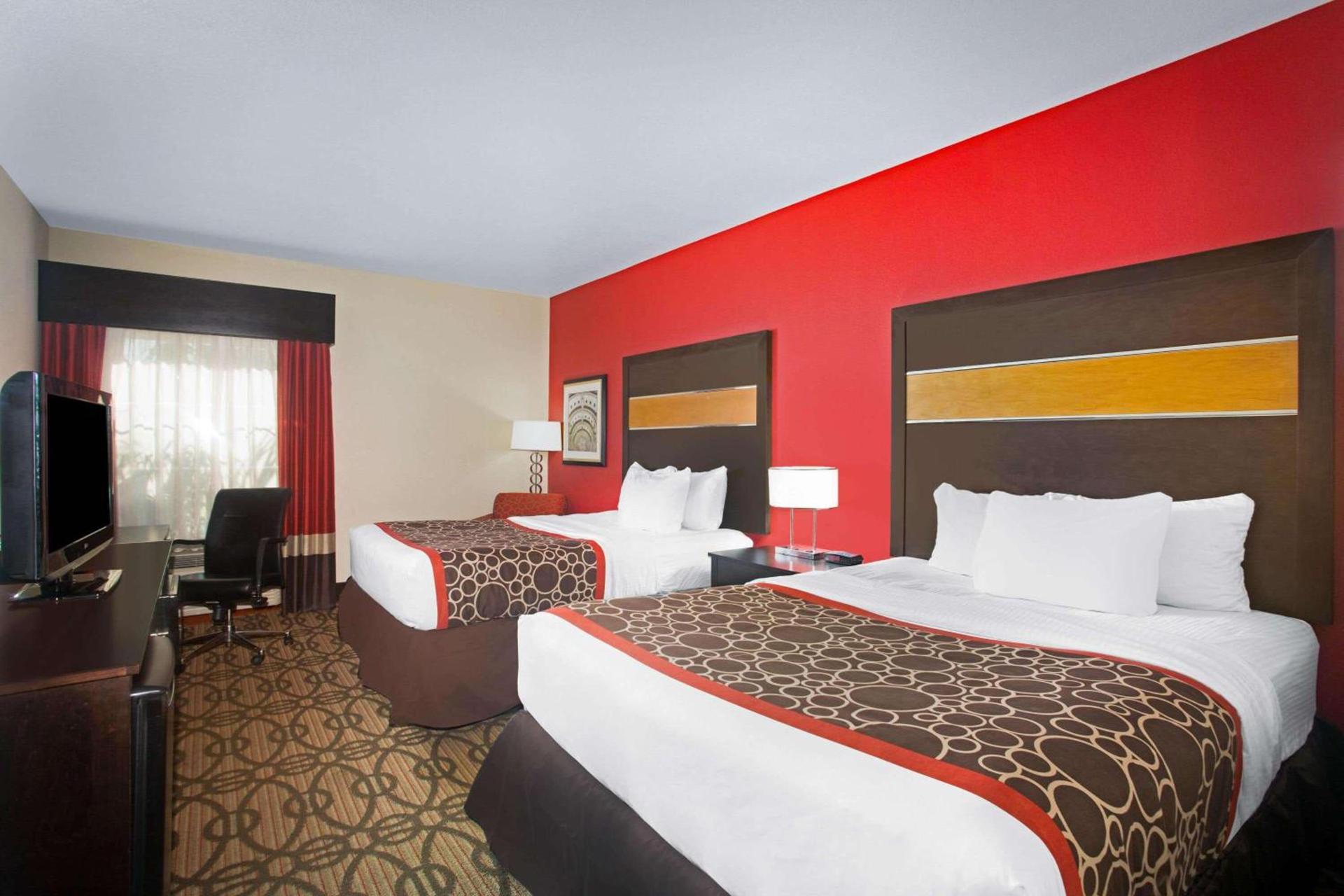 La Quinta by Wyndham Pearsall photo 16