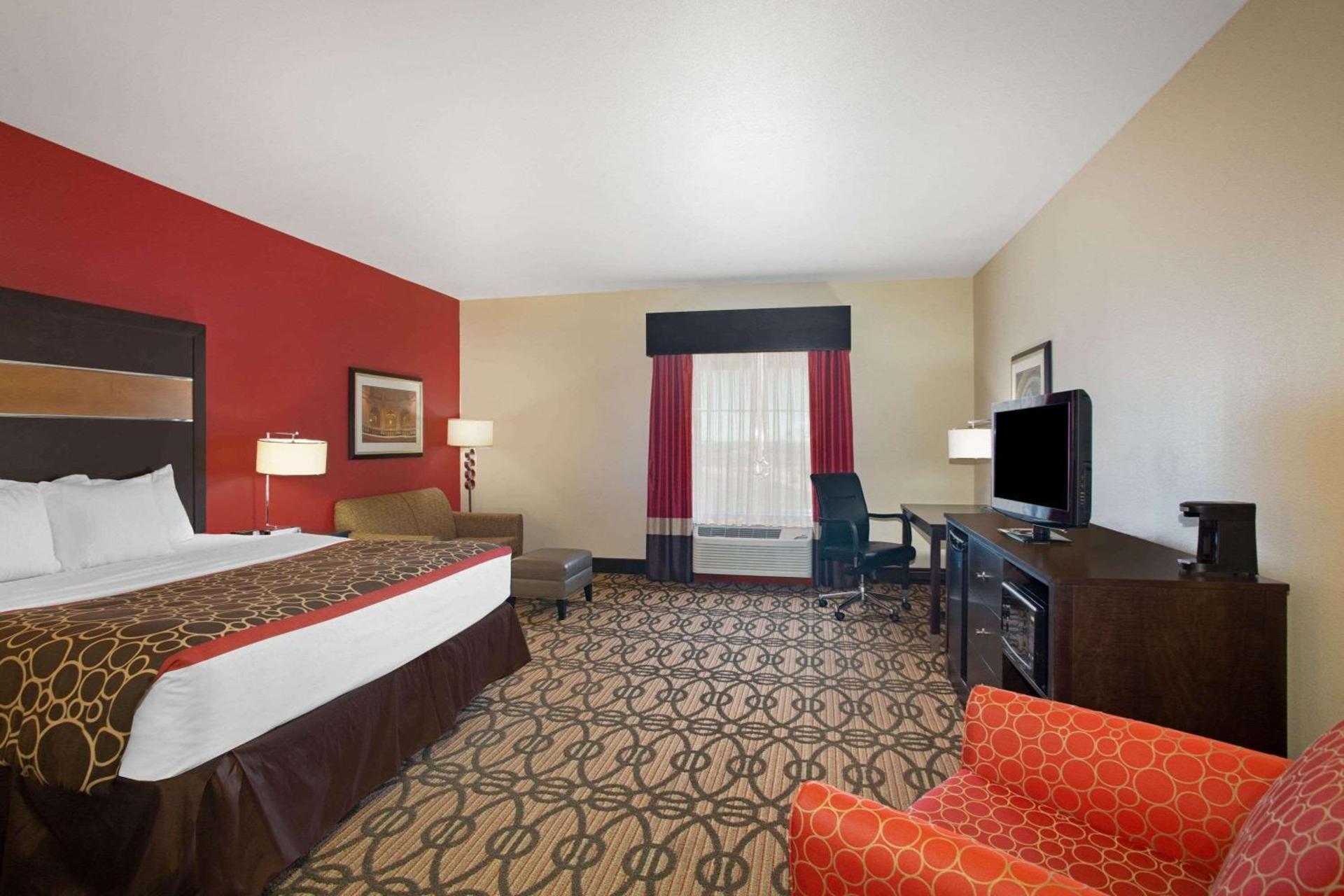 La Quinta by Wyndham Pearsall photo 17