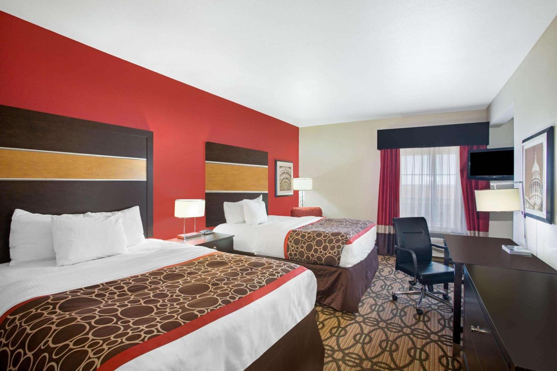 La Quinta by Wyndham Pearsall photo 21