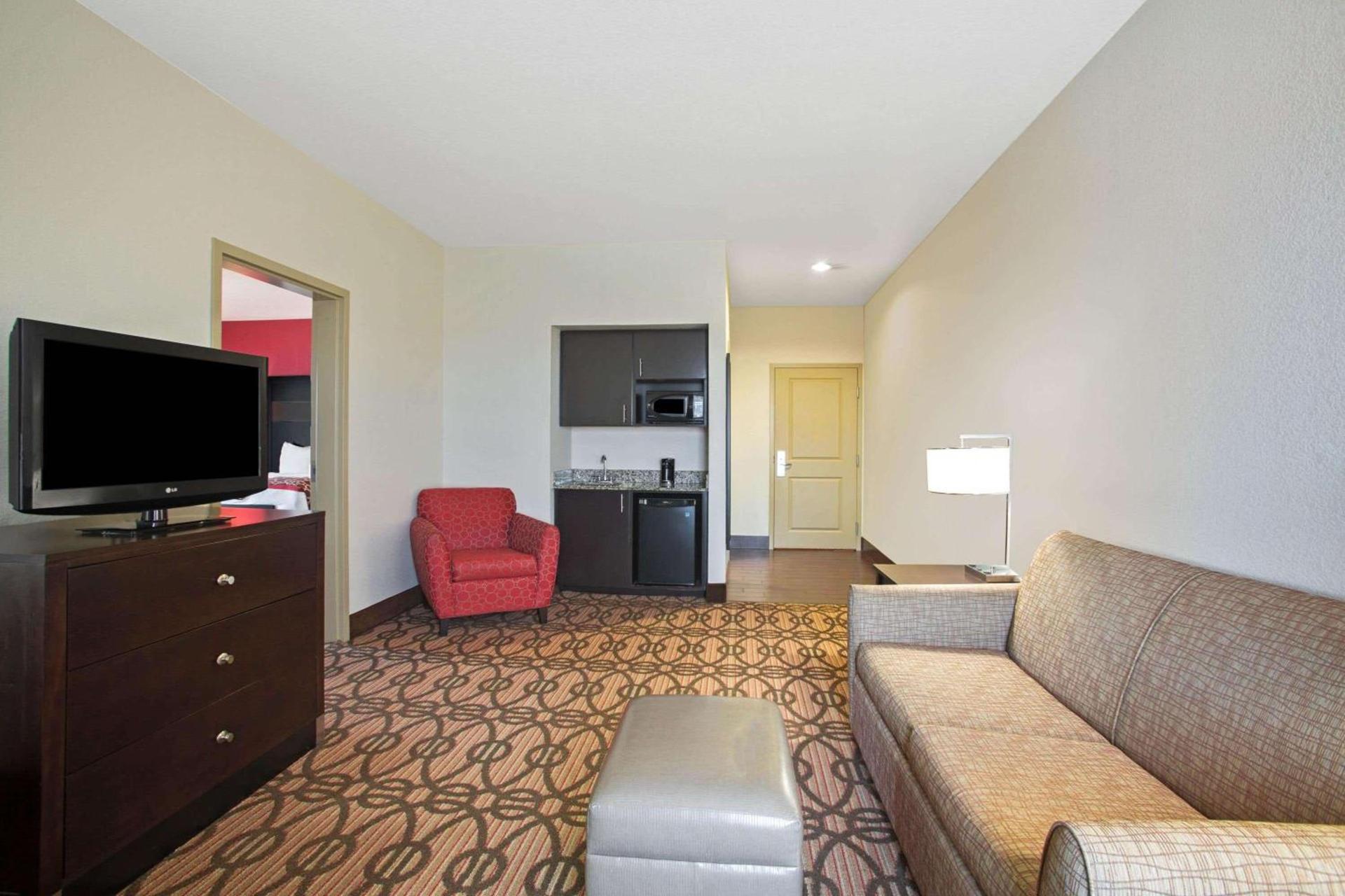 La Quinta by Wyndham Pearsall photo 23