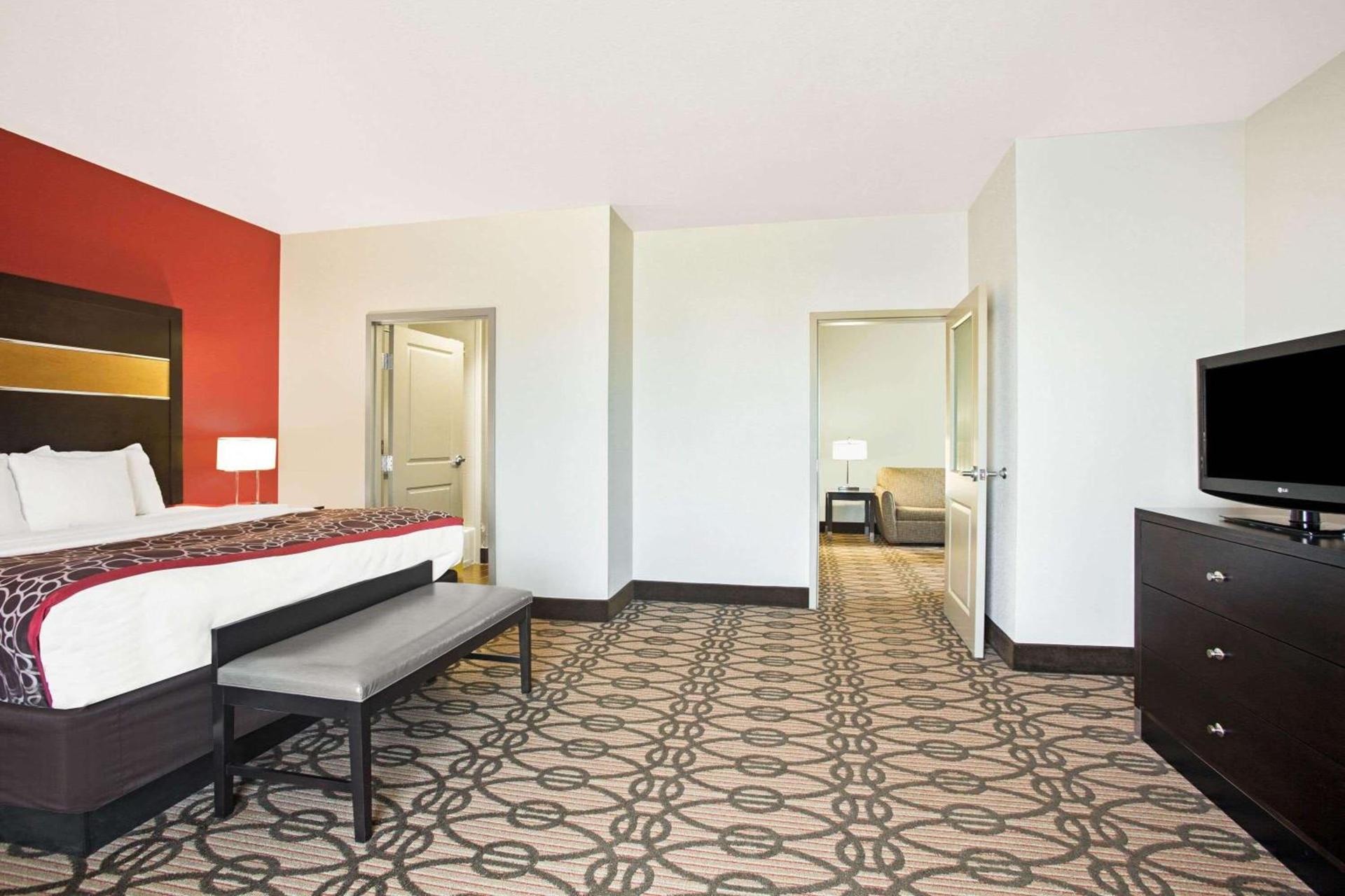 La Quinta by Wyndham Pearsall photo 24