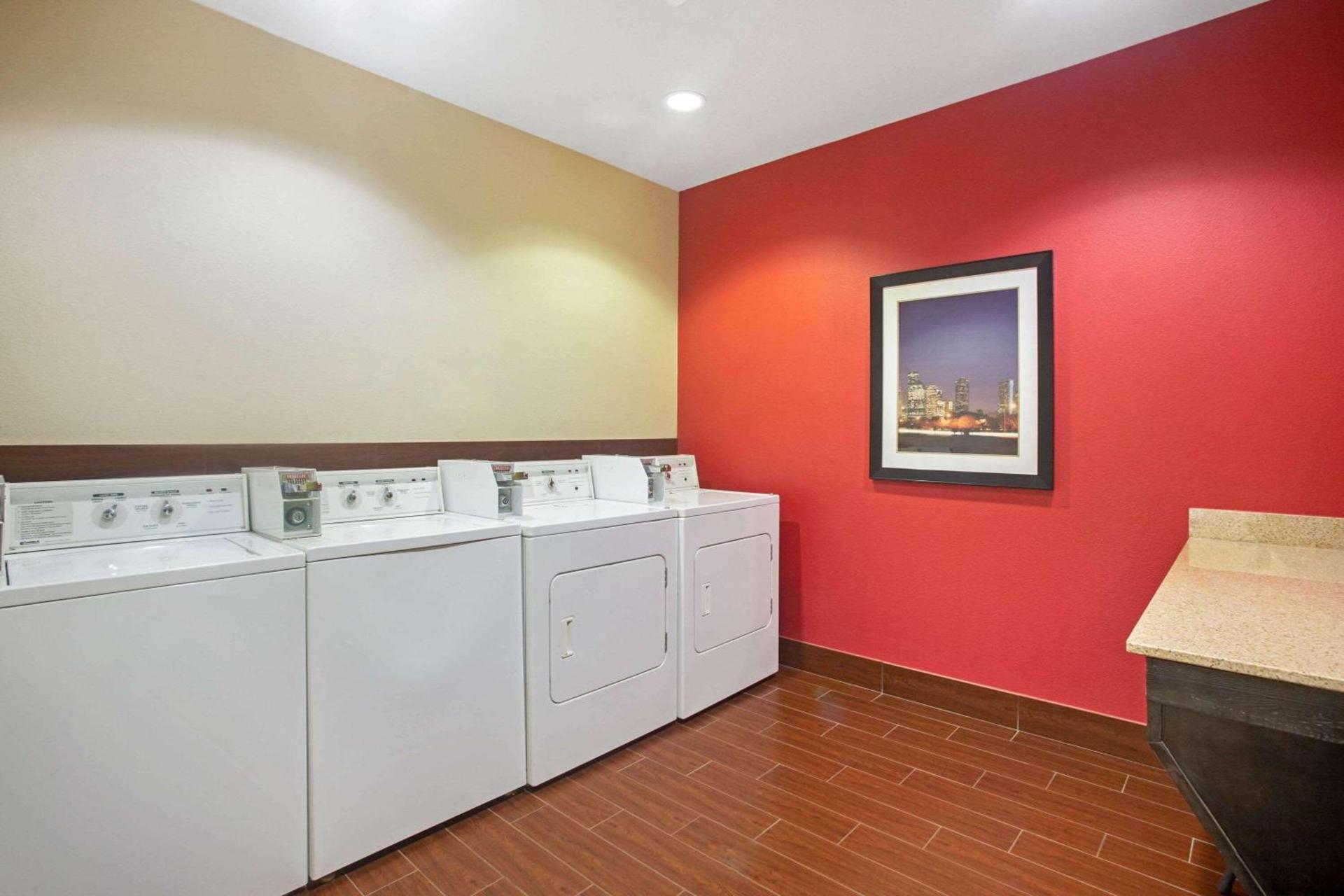 La Quinta by Wyndham Pearsall photo 30