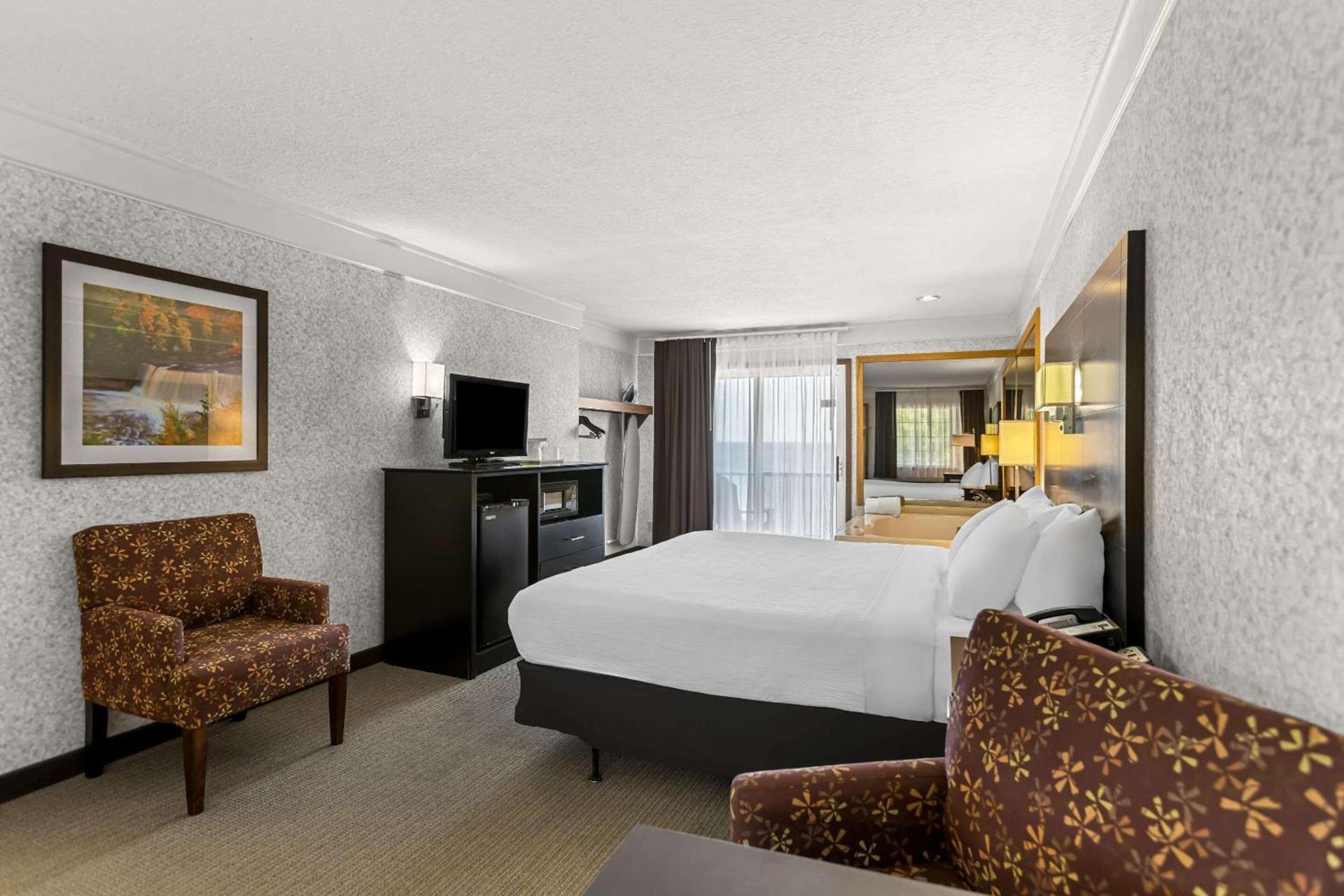 Quality Inn Lakefront photo 5