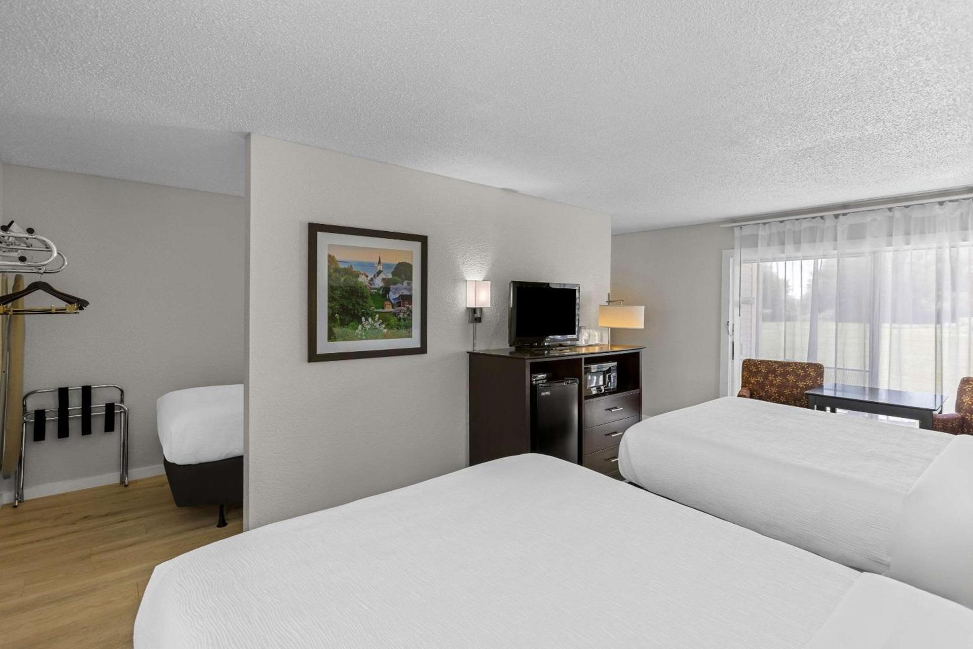 Quality Inn Lakefront photo 21