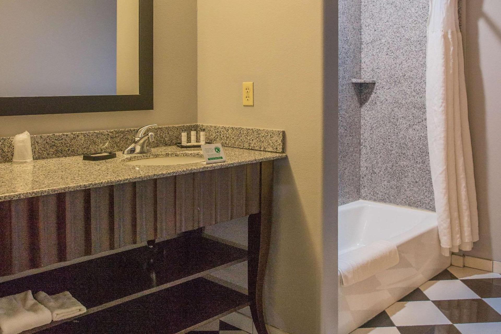 Evangeline Downs Hotel, an Ascend Collection Hotel photo 20