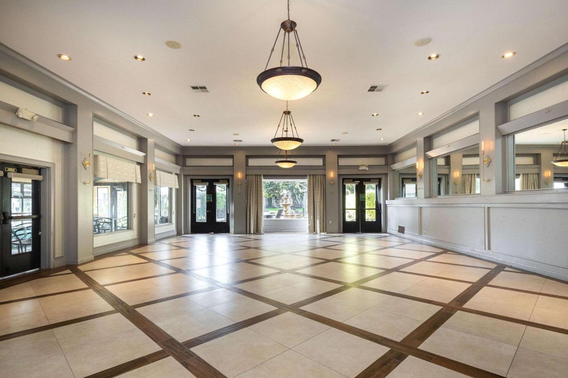 Inn Marin and Suites, an Ascend Collection Hotel photo 2
