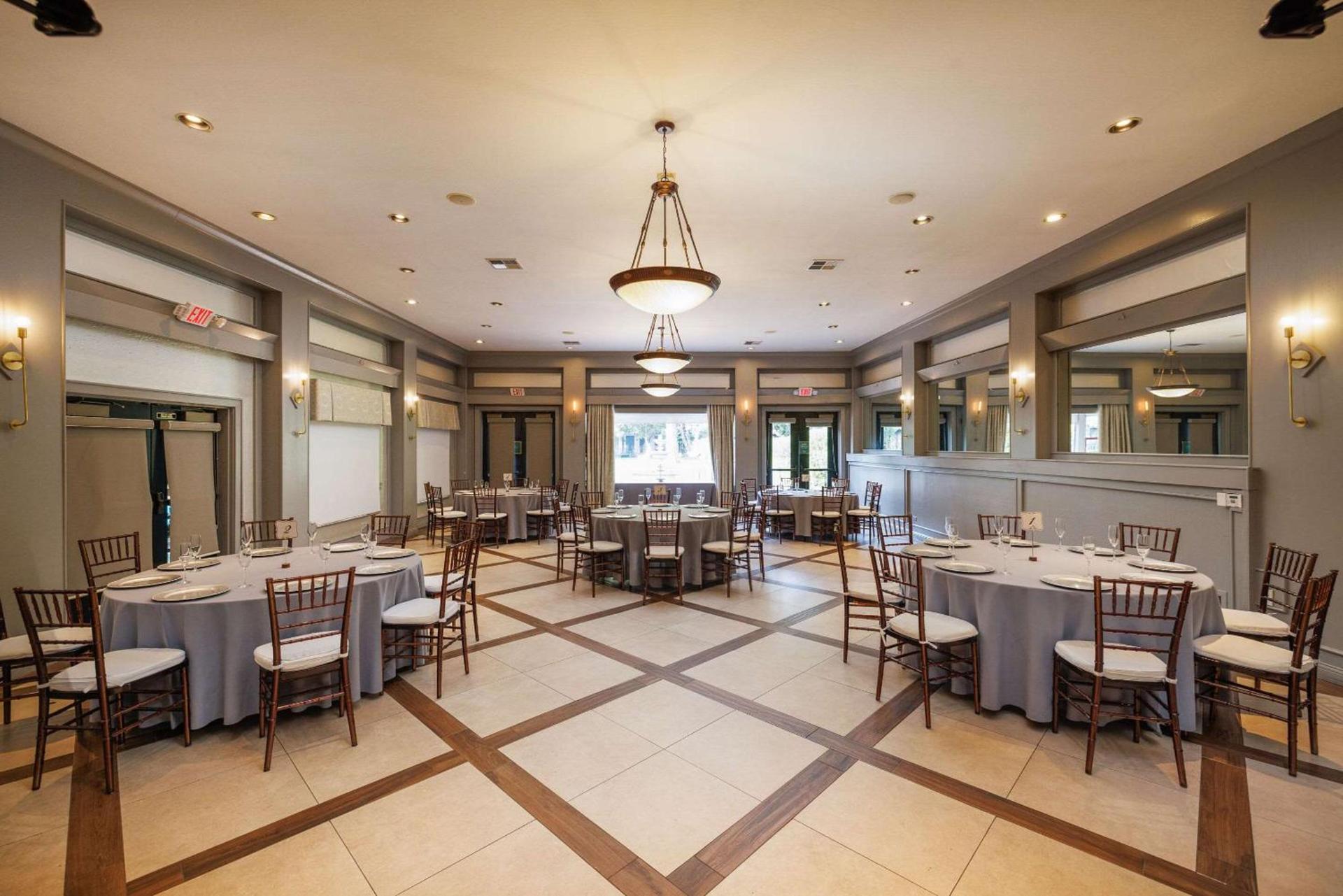 Inn Marin and Suites, an Ascend Collection Hotel photo 3