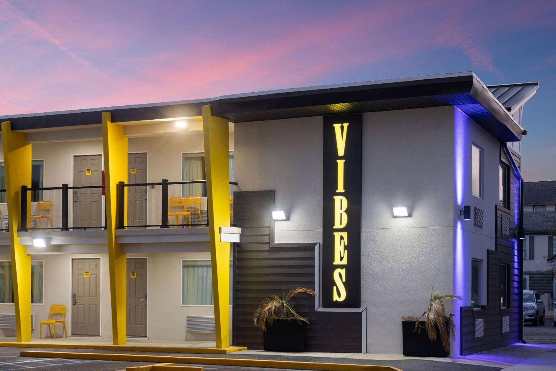 The Vibes Hotel, Trademark Collection by Wyndham photo 3