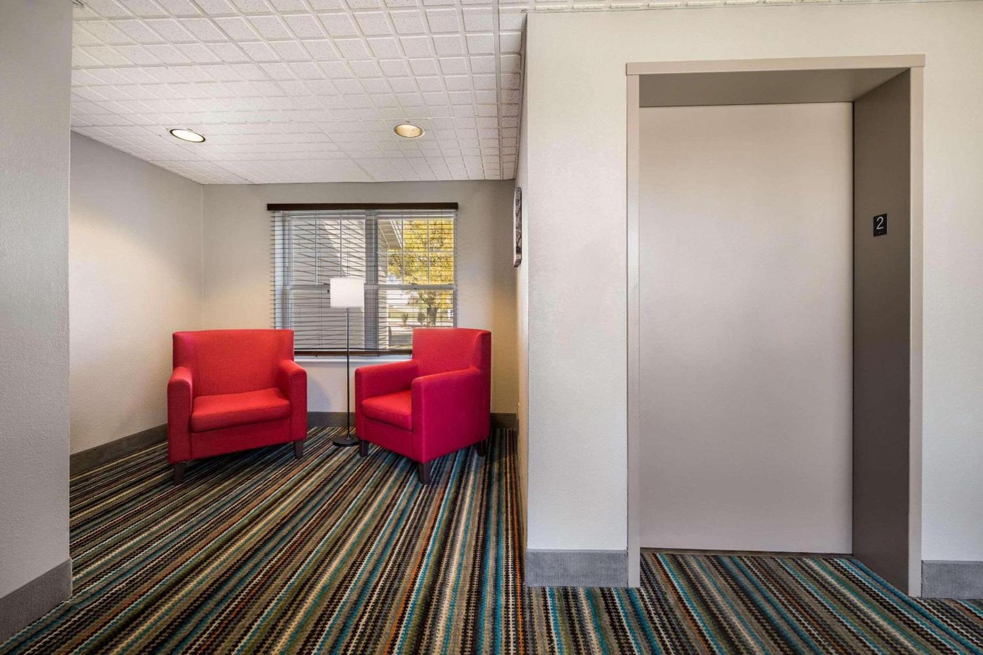 Country Inn & Suites by Radisson, Freeport, IL photo 4