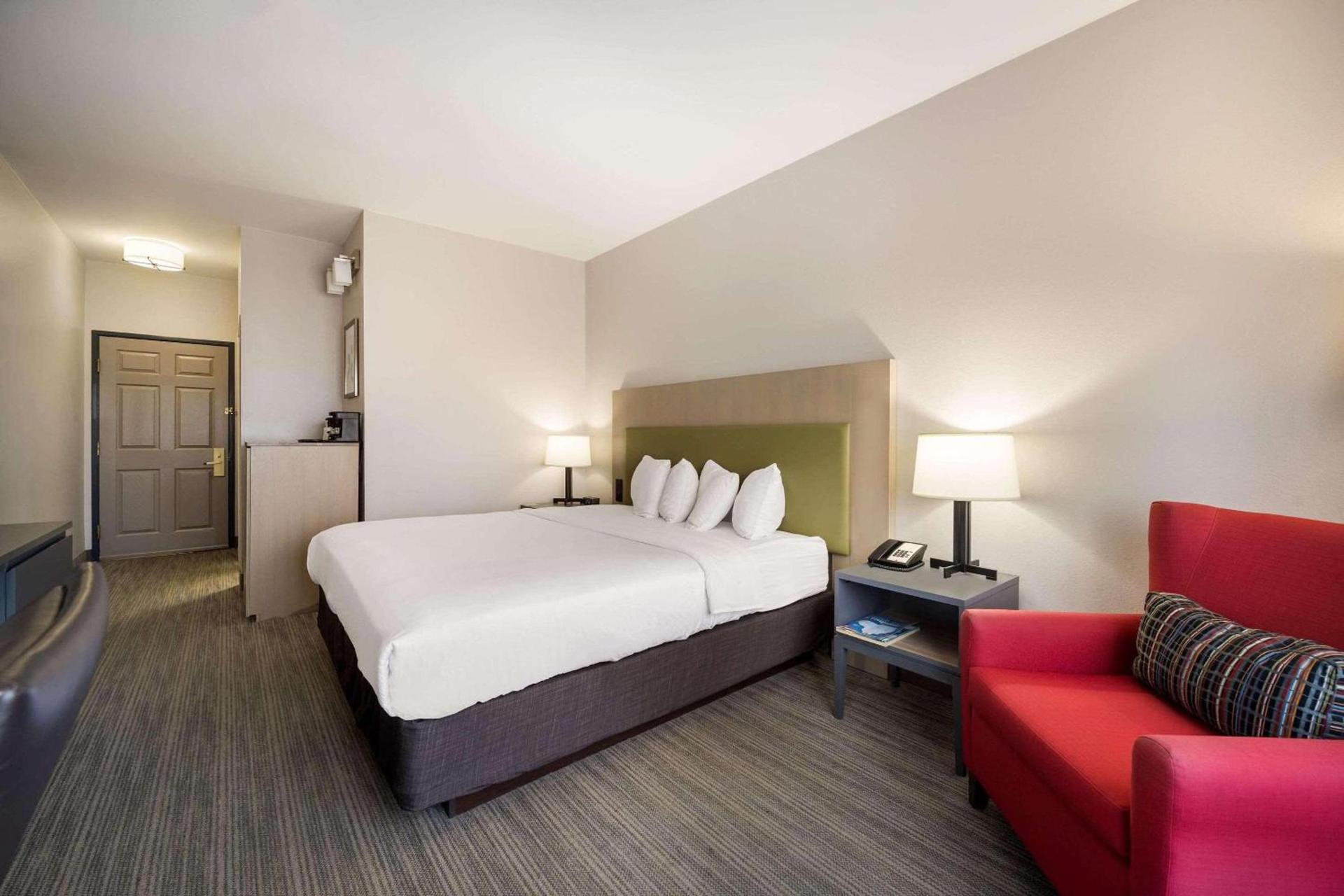 Country Inn & Suites by Radisson, Freeport, IL photo 7