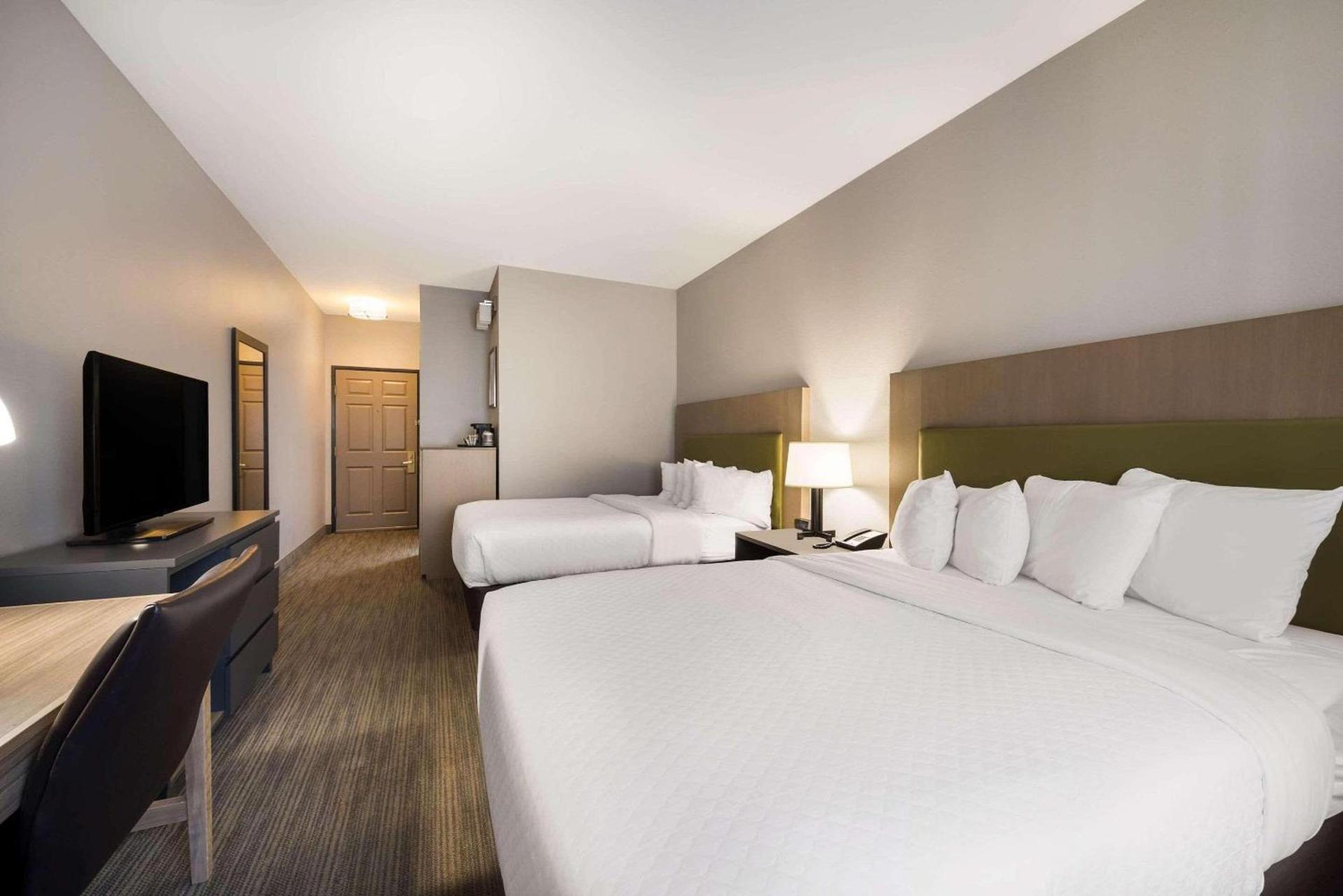 Country Inn & Suites by Radisson, Freeport, IL photo 12
