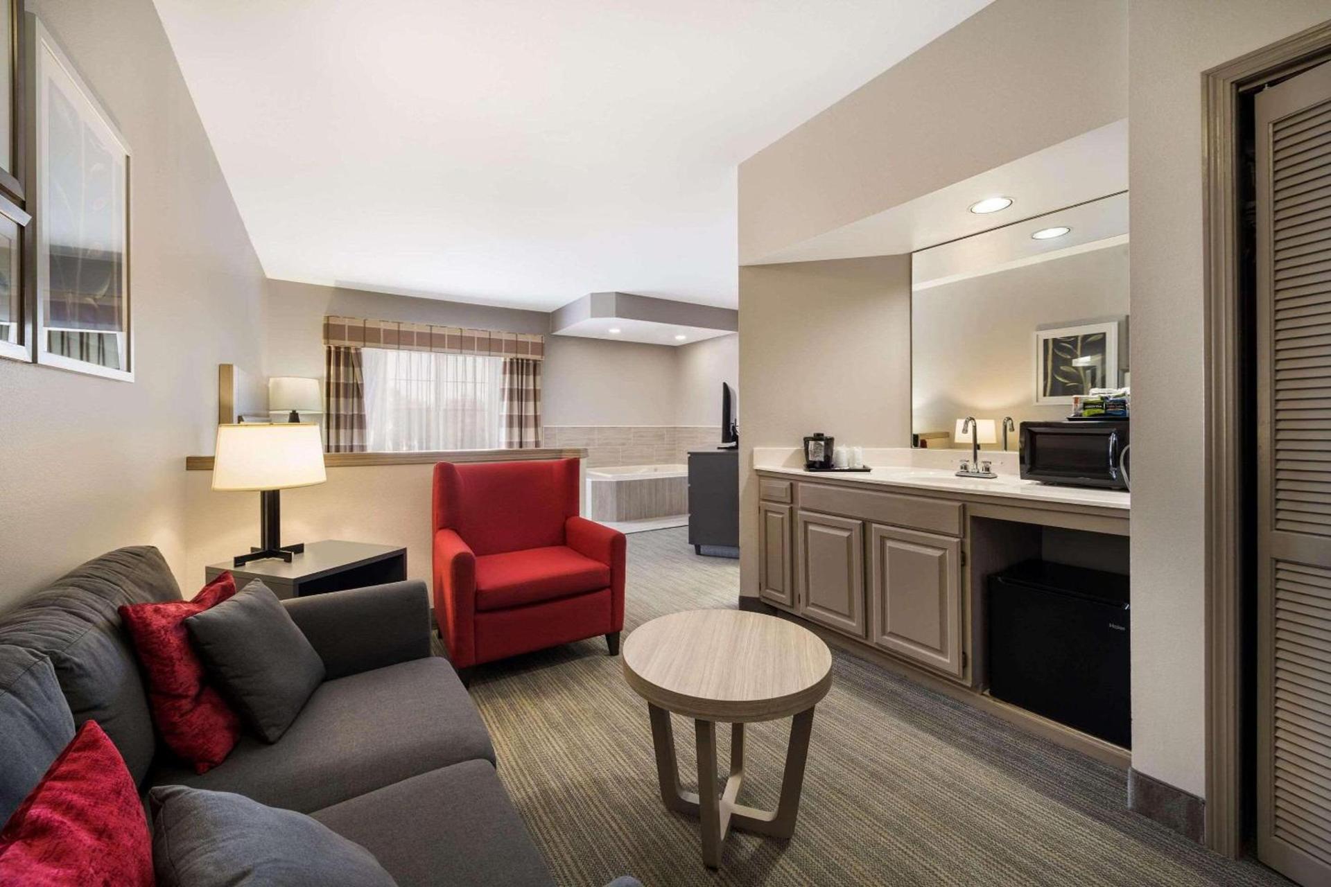 Country Inn & Suites by Radisson, Freeport, IL photo 15