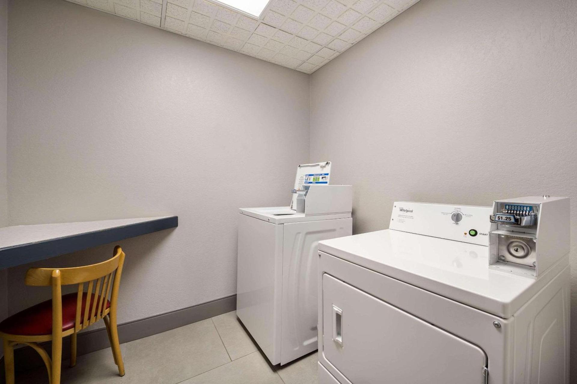 Country Inn & Suites by Radisson, Freeport, IL photo 30