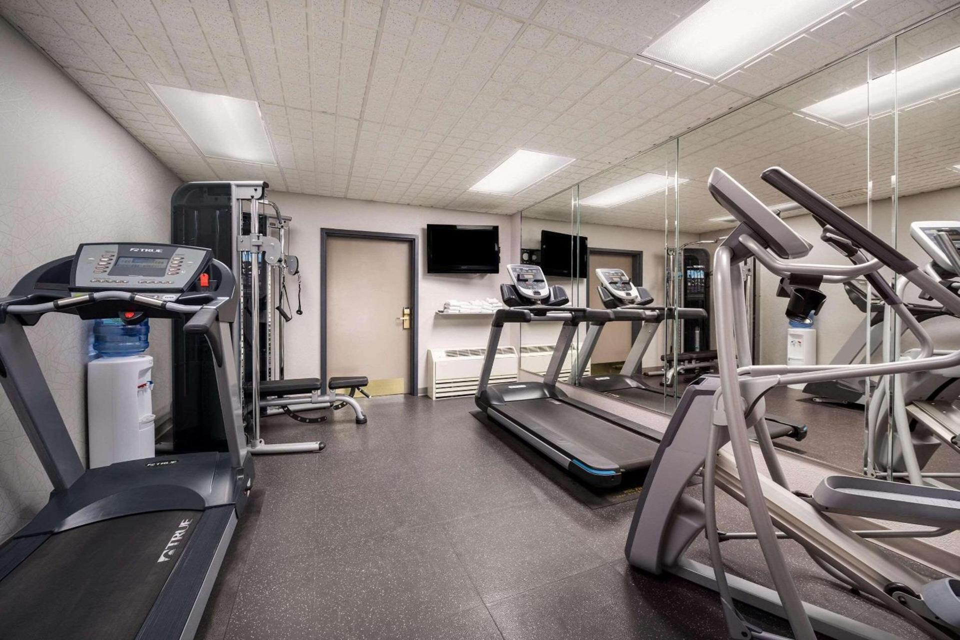 Country Inn & Suites by Radisson, Freeport, IL photo 27