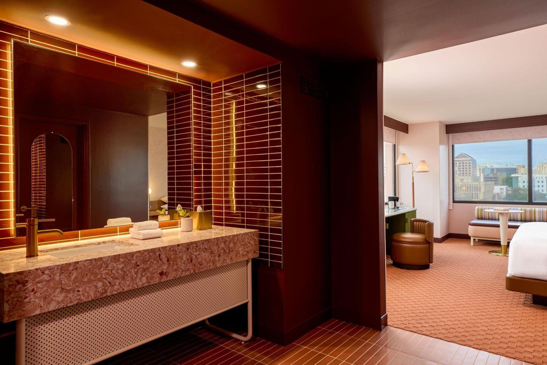 Renaissance Austin Downtown Hotel photo 59