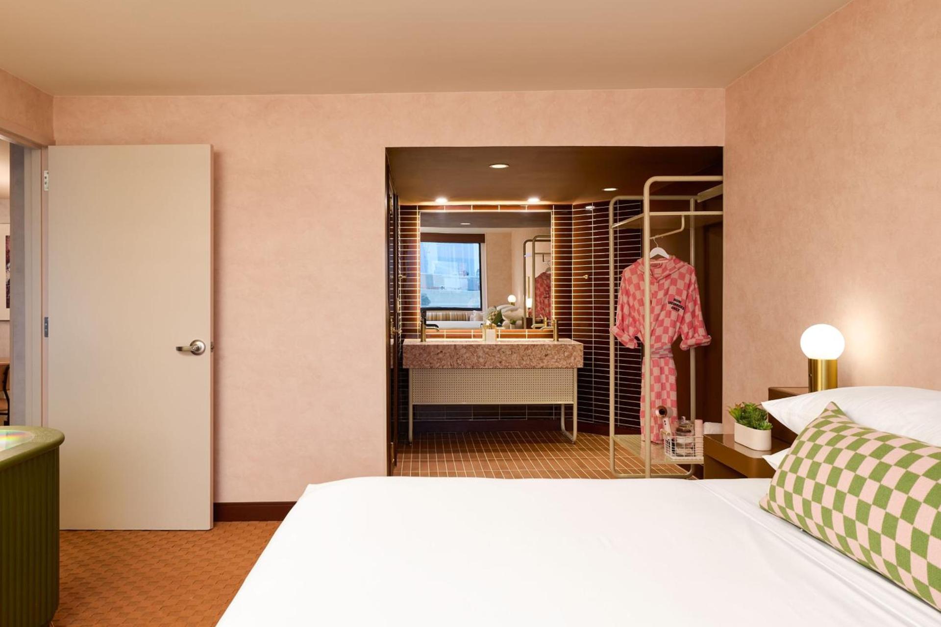 Renaissance Austin Downtown Hotel photo 63