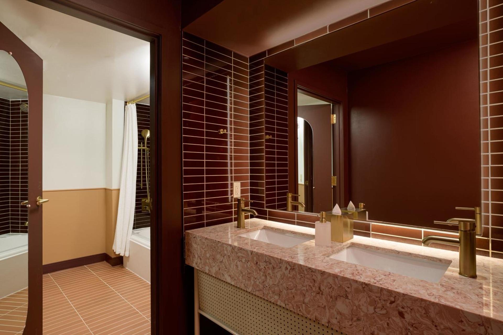 Renaissance Austin Downtown Hotel photo 76