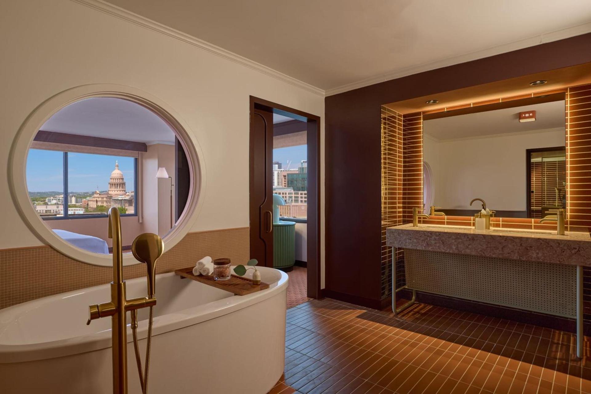 Renaissance Austin Downtown Hotel photo 77
