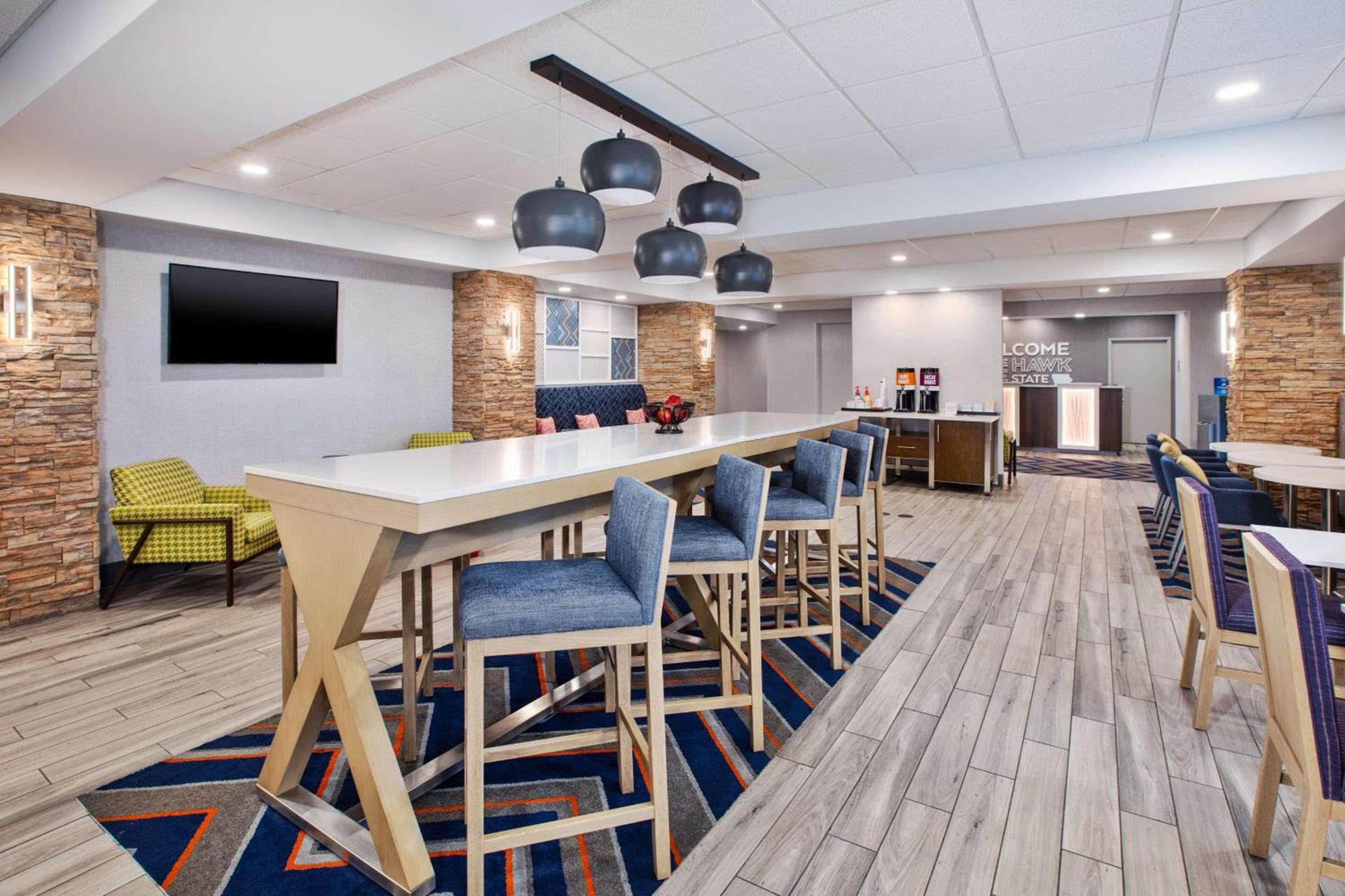 Hampton Inn Clinton photo 8