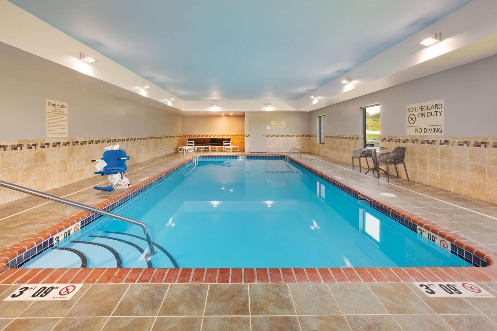 Hampton Inn Clinton photo 11