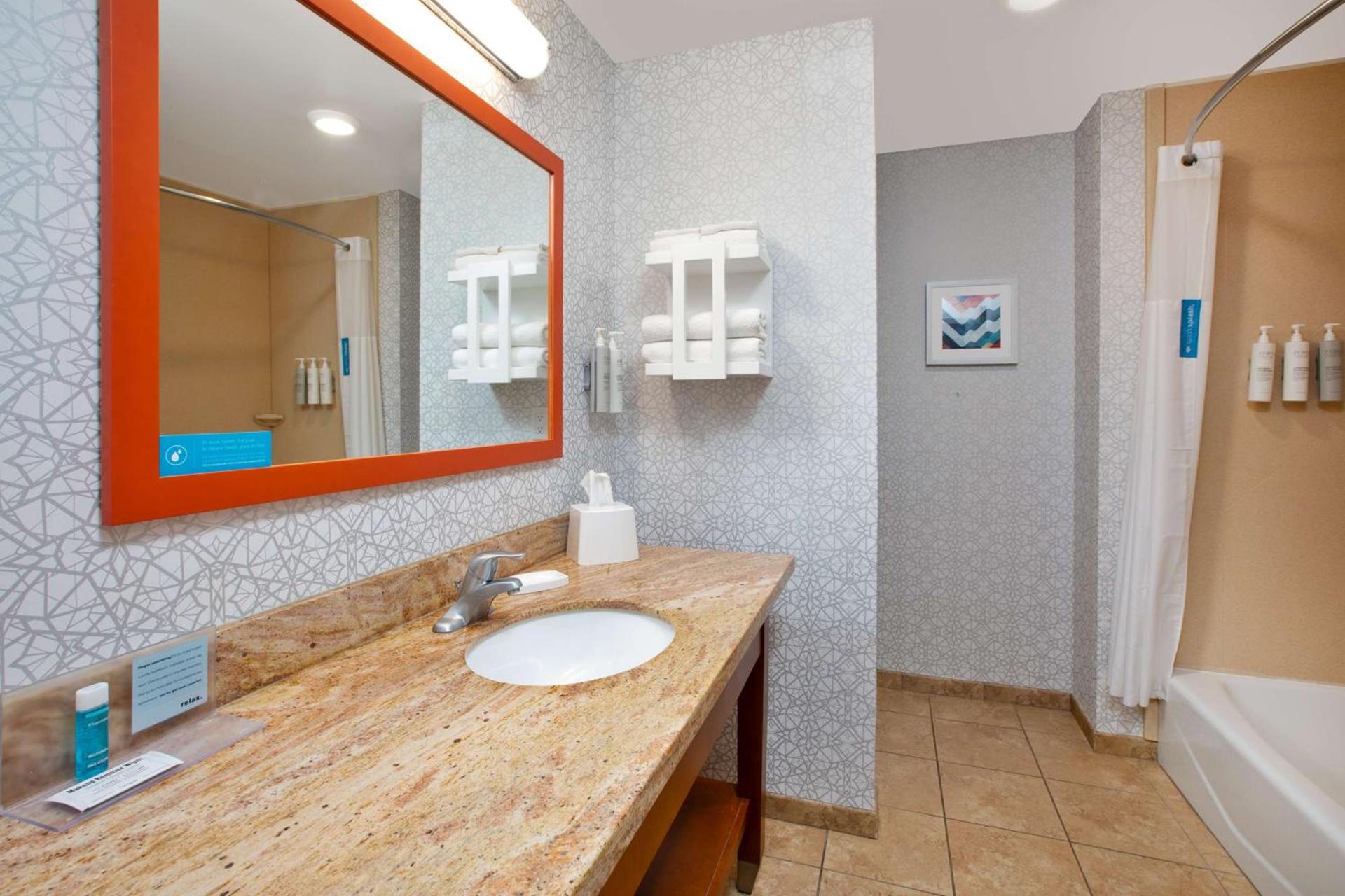 Hampton Inn Clinton photo 38
