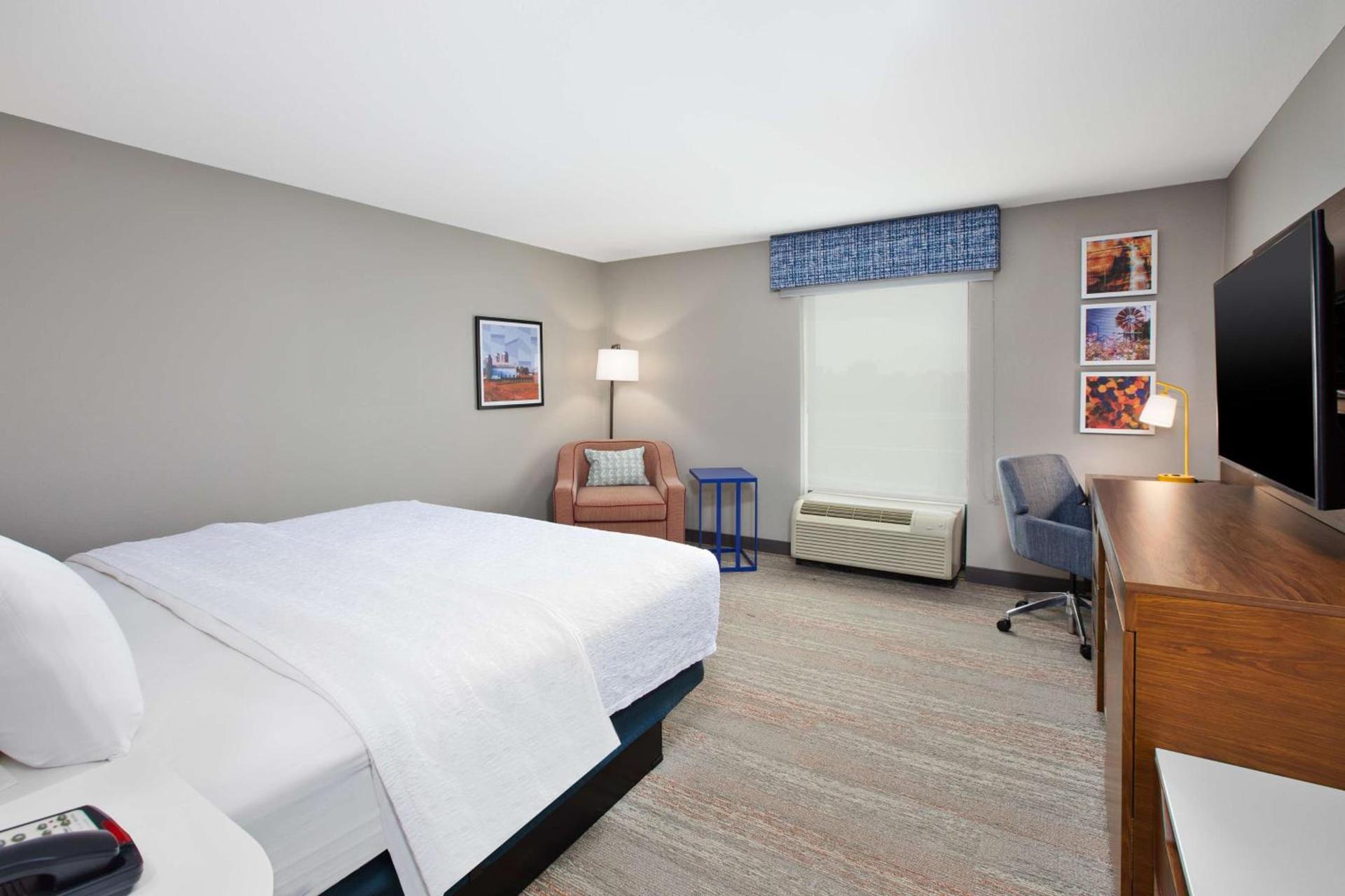 Hampton Inn Clinton photo 40