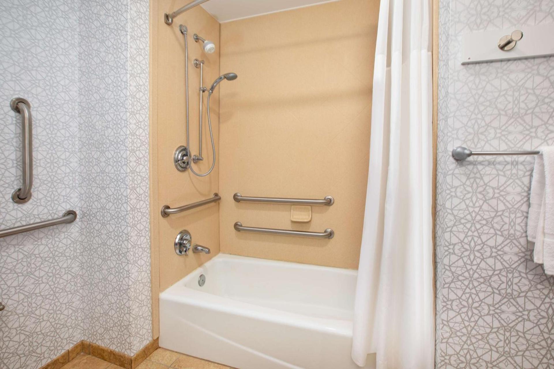 Hampton Inn Clinton photo 46