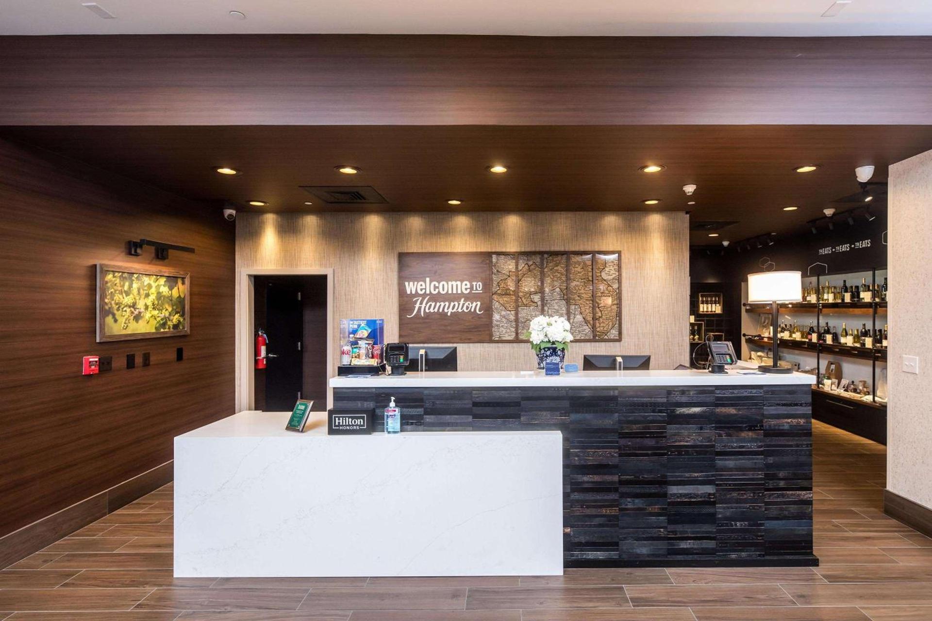 Hampton Inn & Suites Dobson photo 3