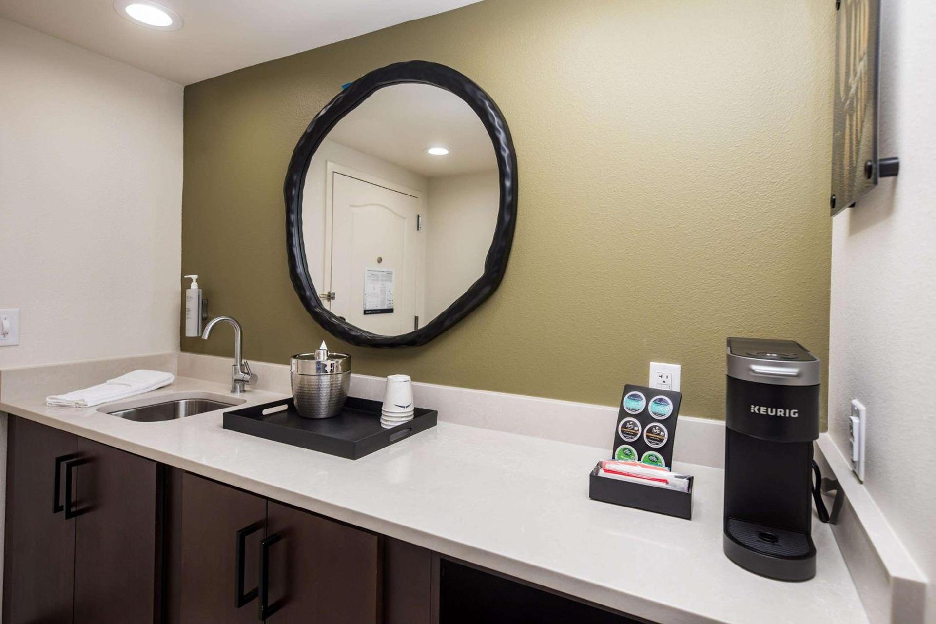 Hampton Inn & Suites Dobson photo 8