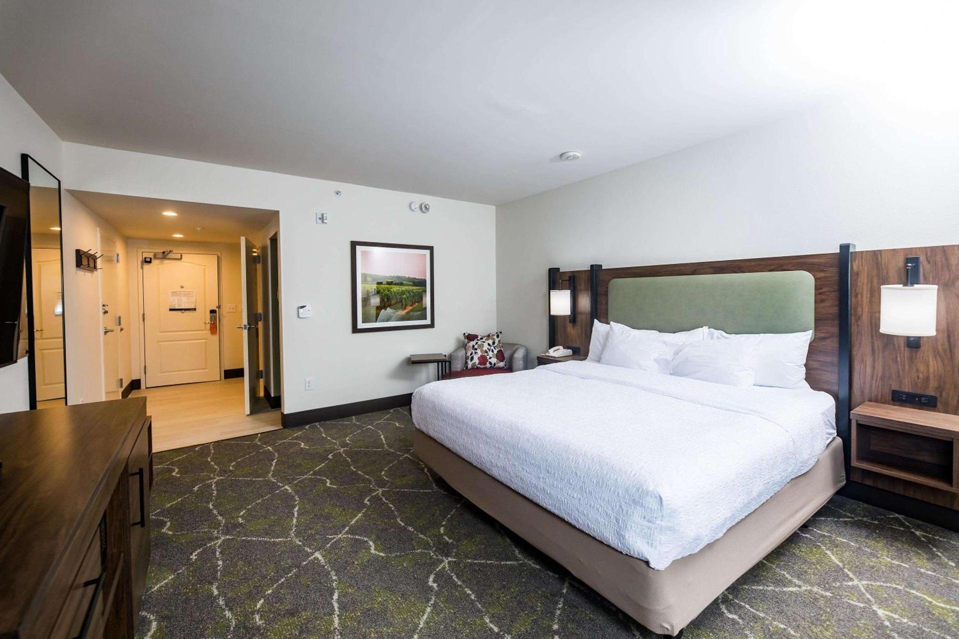 Hampton Inn & Suites Dobson photo 19