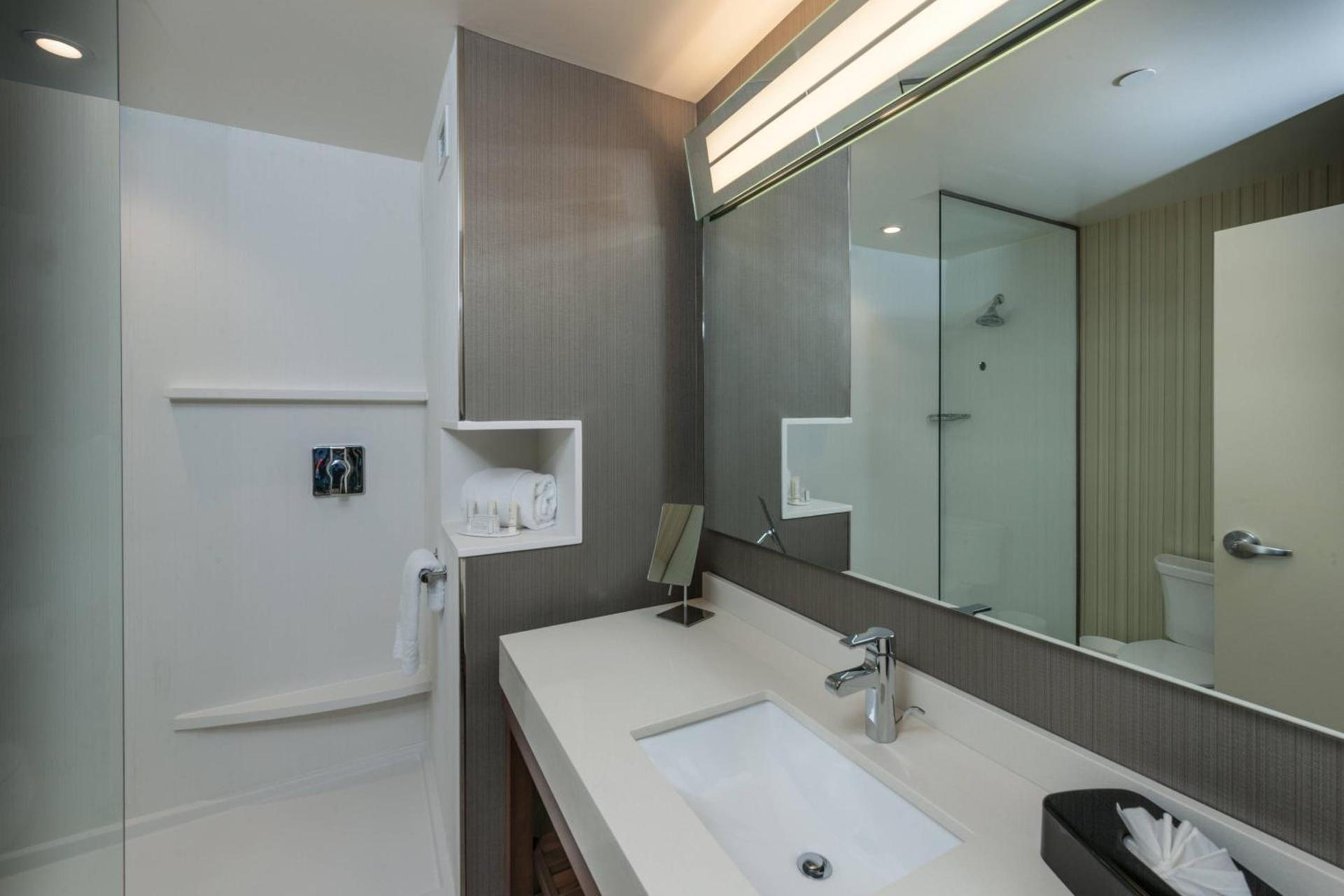 Courtyard by Marriott Boston Littleton photo 12