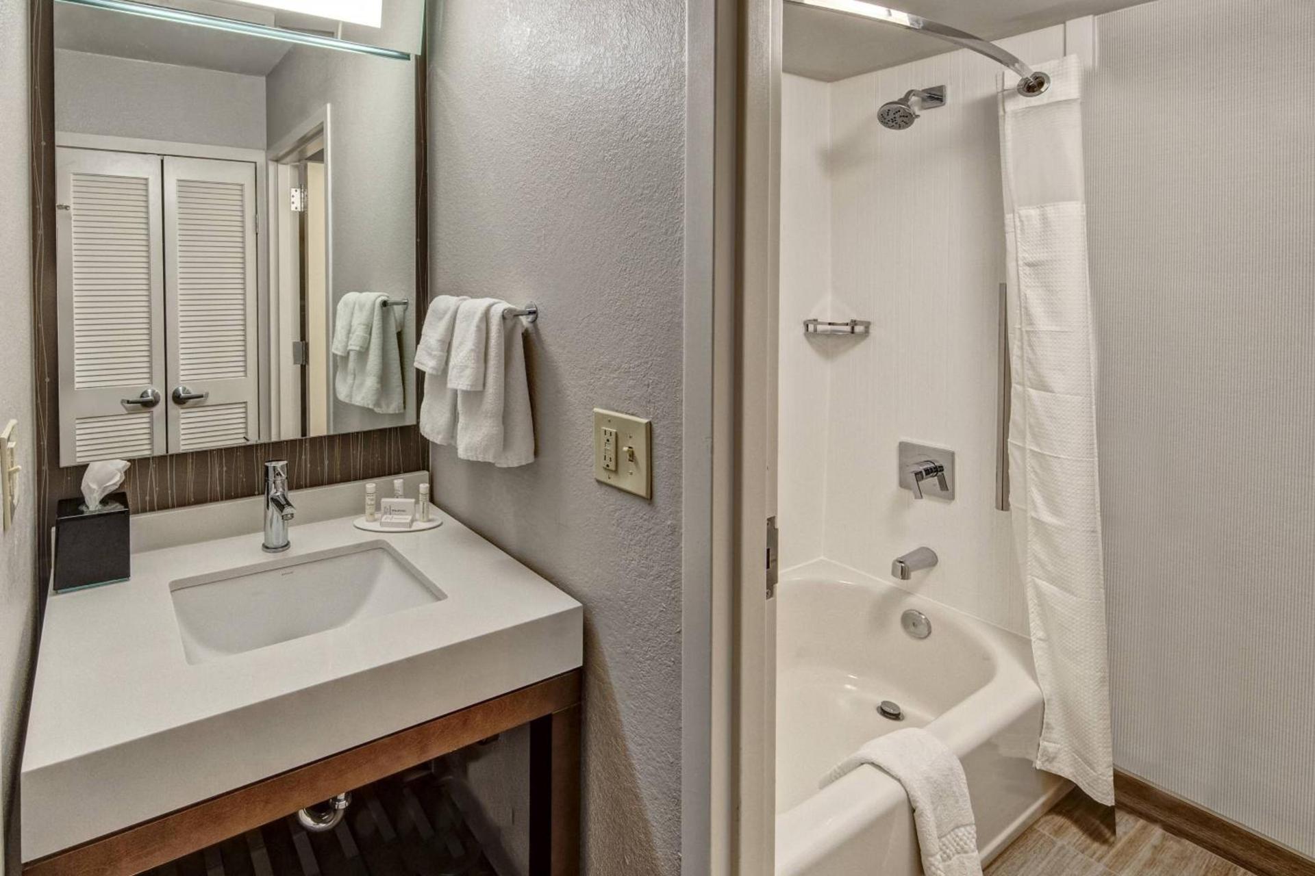 Courtyard by Marriott Nashville Vanderbilt West End photo 17