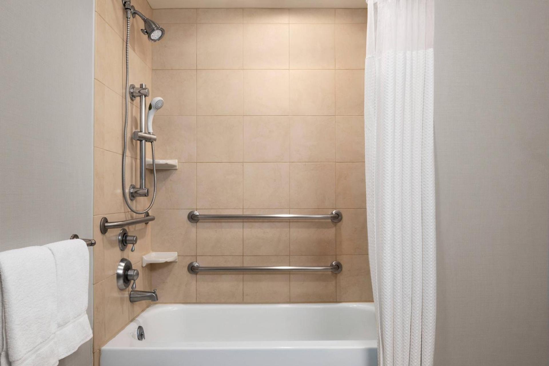 Courtyard by Marriott Madison West / Middleton photo 19