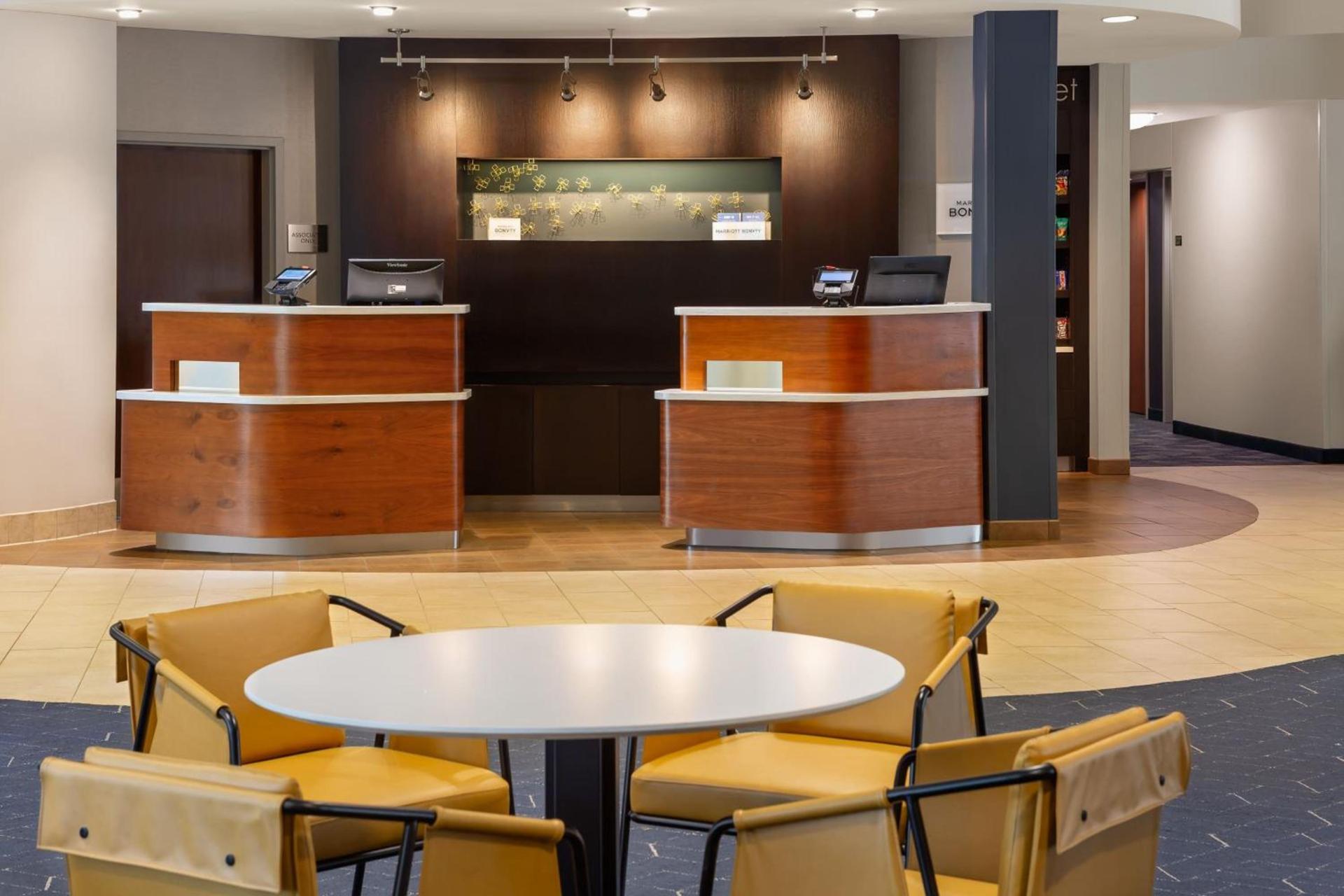Courtyard by Marriott Madison West / Middleton photo 9
