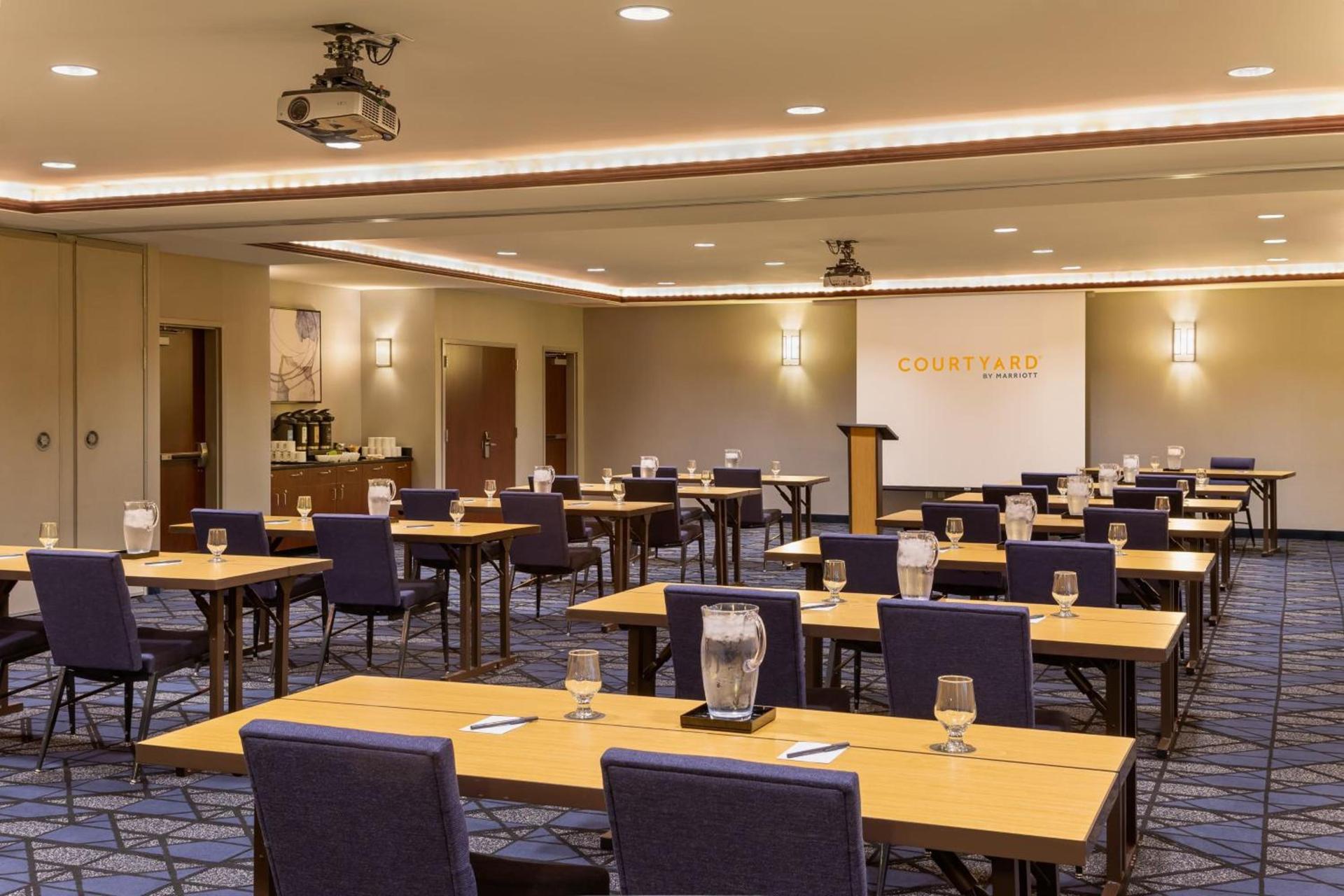 Courtyard by Marriott Madison West / Middleton photo 54