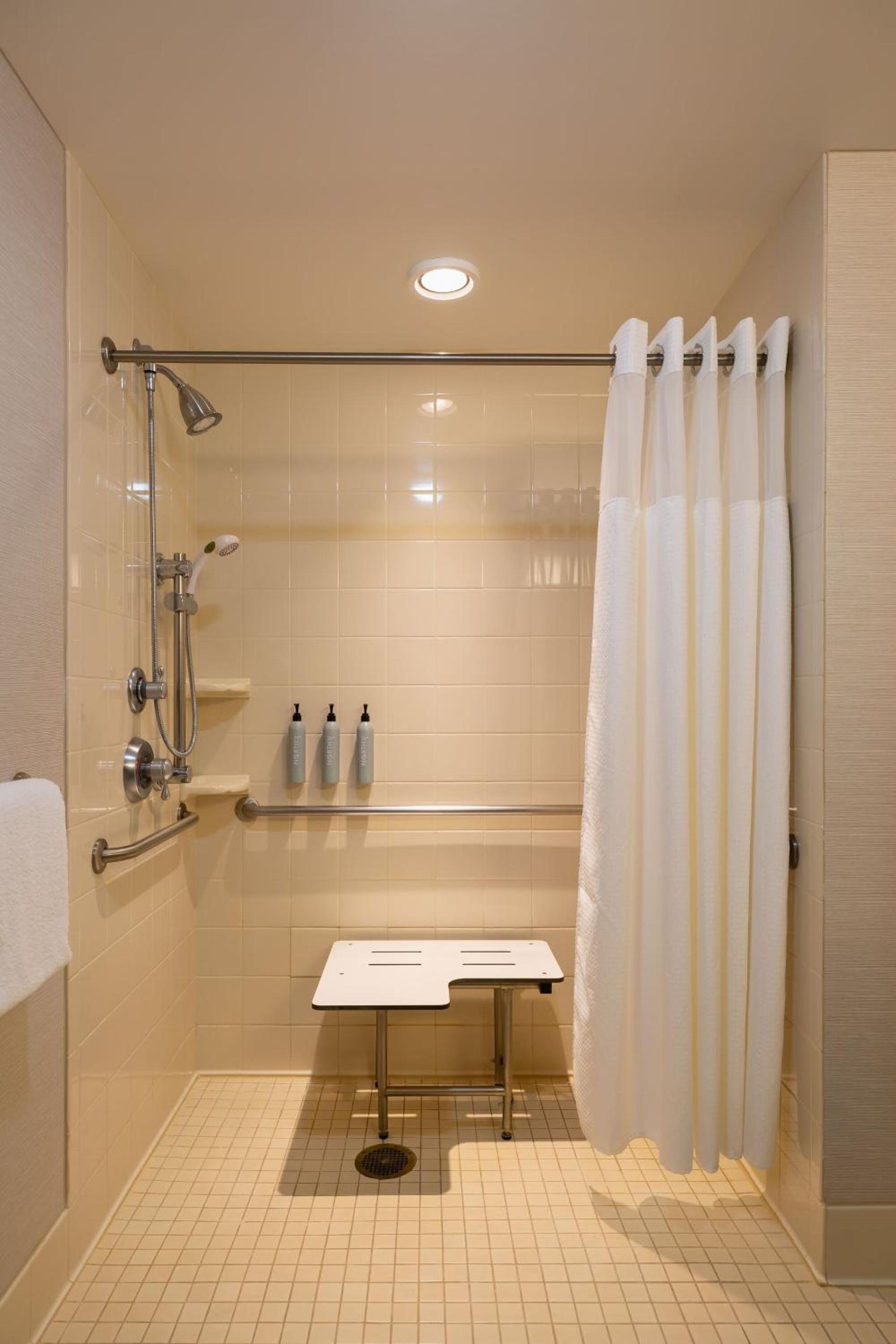 Courtyard by Marriott Madison West / Middleton photo 23