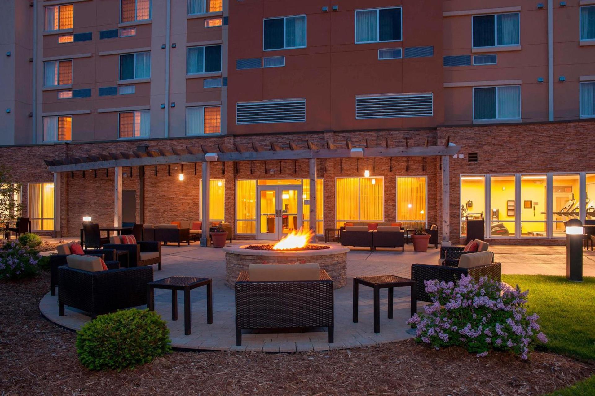 Courtyard Milwaukee Airport photo 35