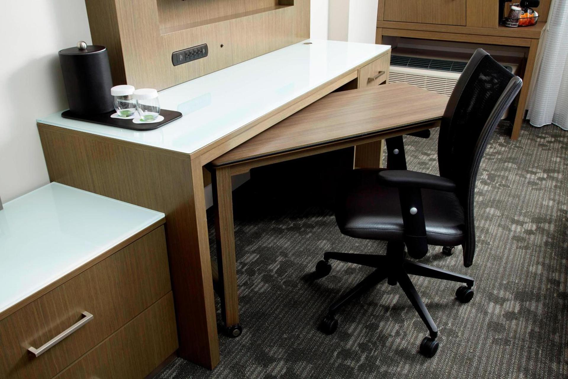Courtyard by Marriott Akron Downtown photo 10