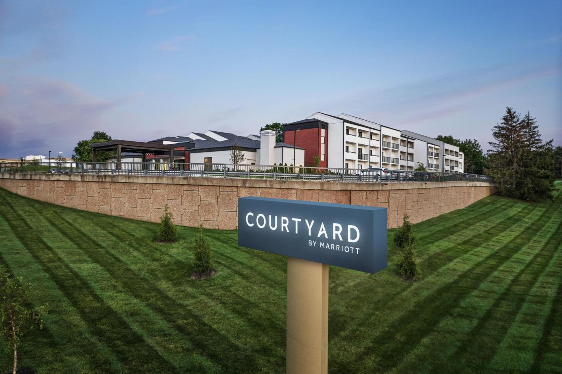 Courtyard Kansas City Overland Park/Metcalf, South of College Boulevard photo 1