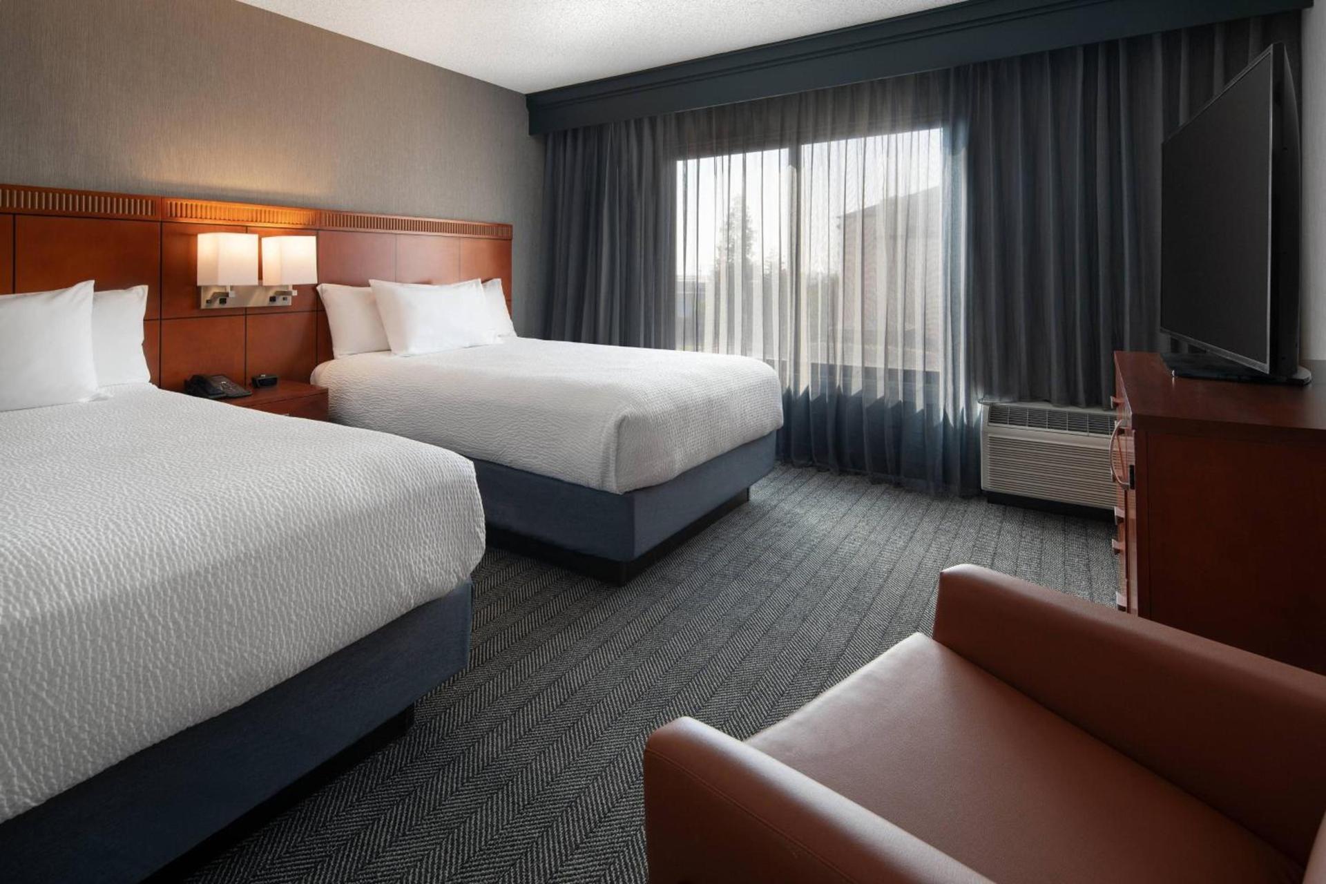 Courtyard by Marriott Bakersfield photo 16