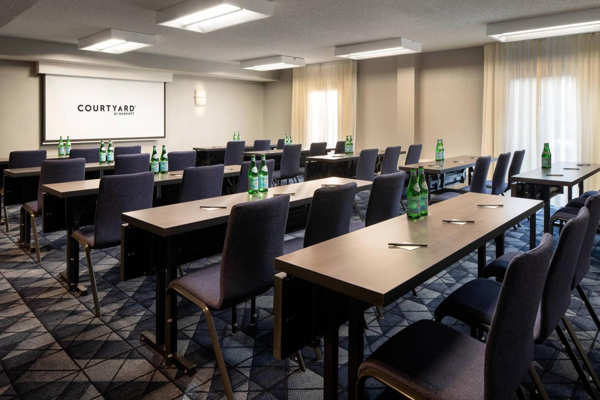 Courtyard by Marriott Bakersfield photo 34