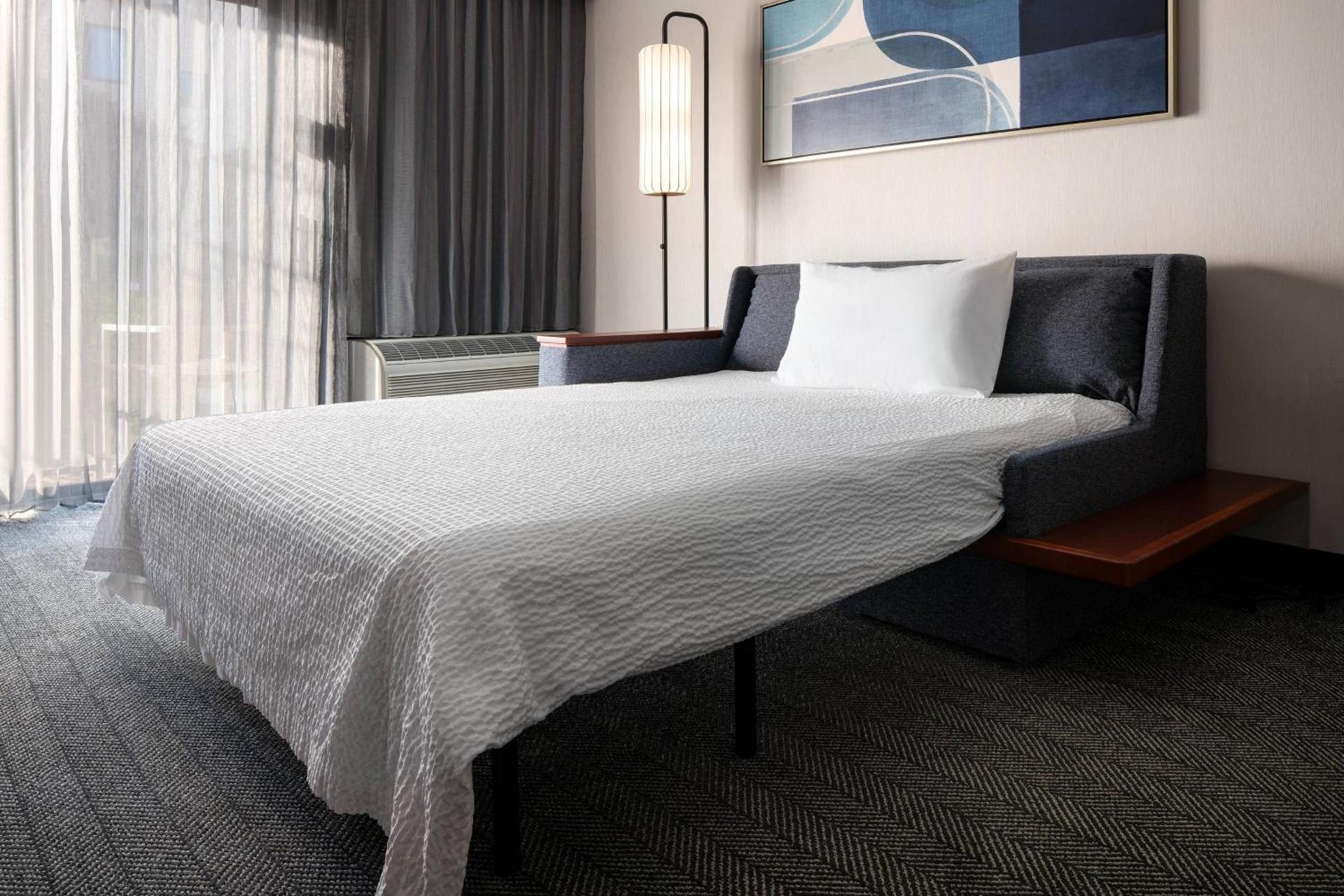 Courtyard by Marriott Bakersfield photo 10