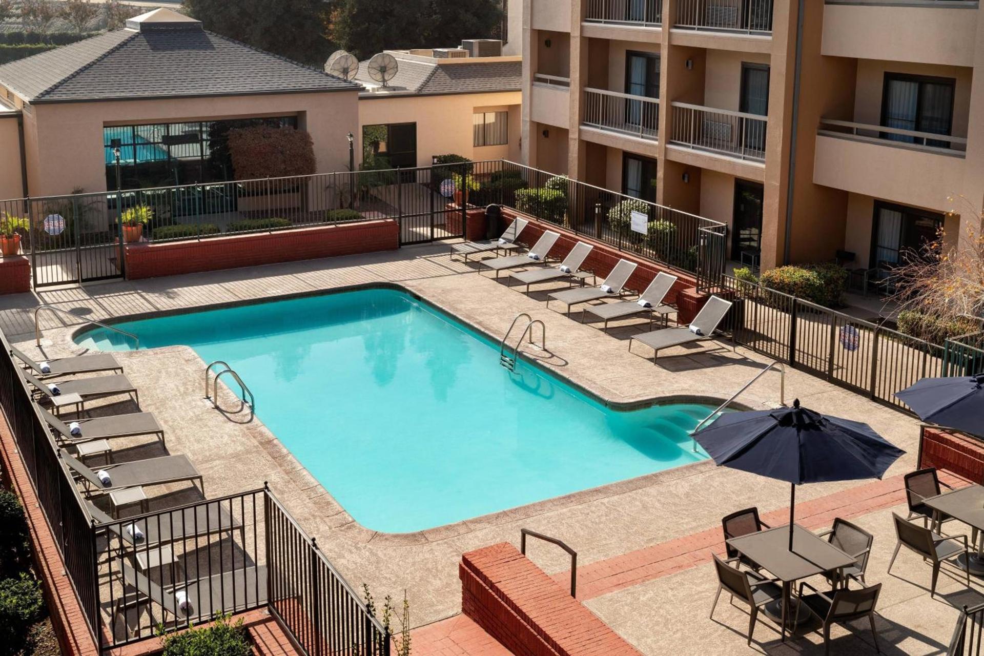 Courtyard by Marriott Bakersfield photo 31