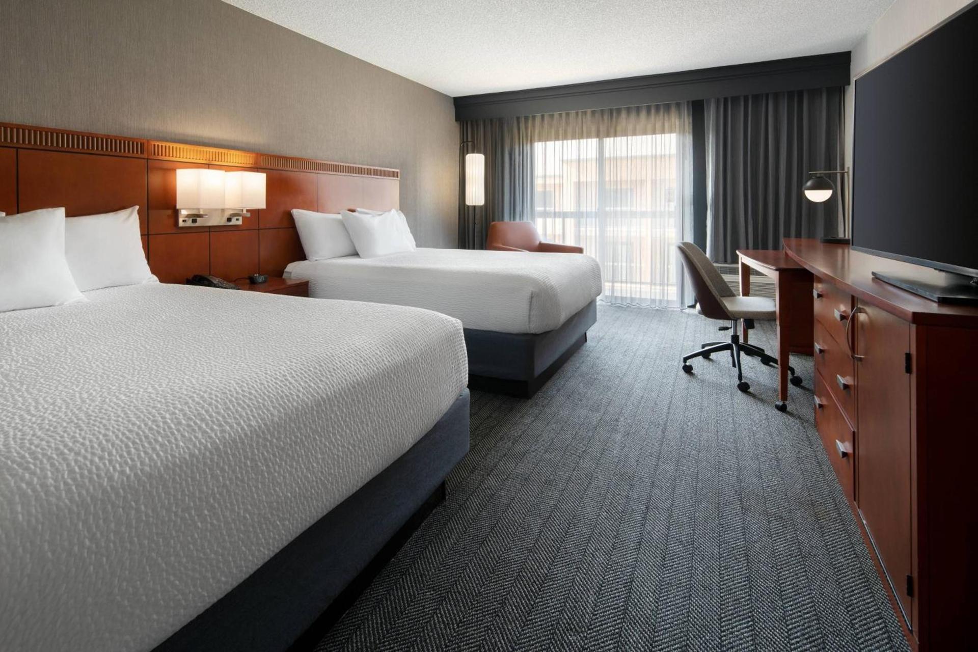 Courtyard by Marriott Bakersfield photo 6